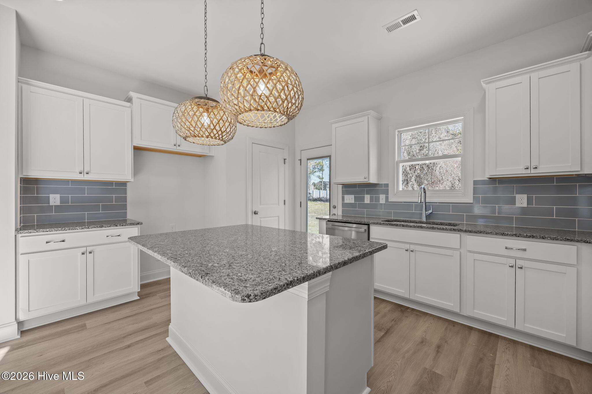 100528574 | Photo 13