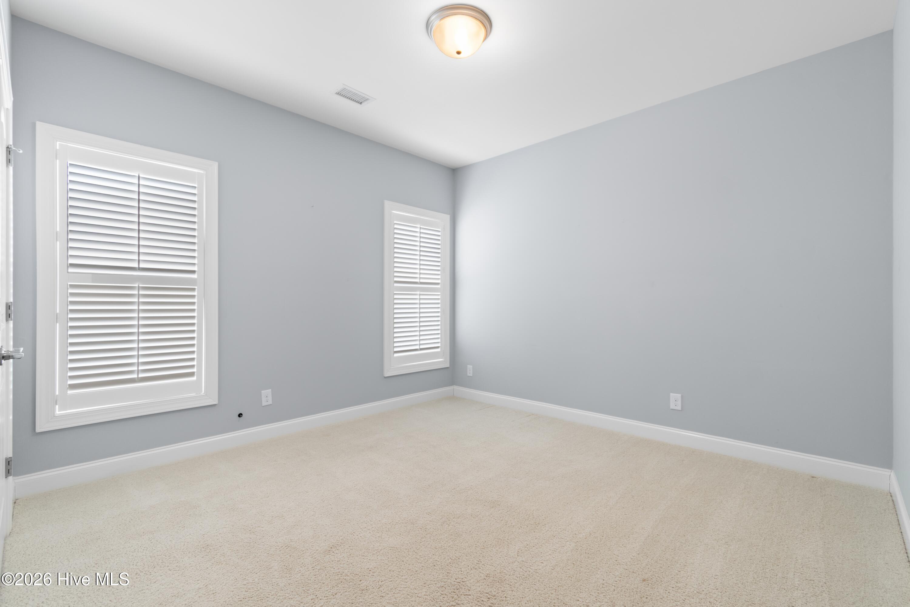 100549158 | Photo 26