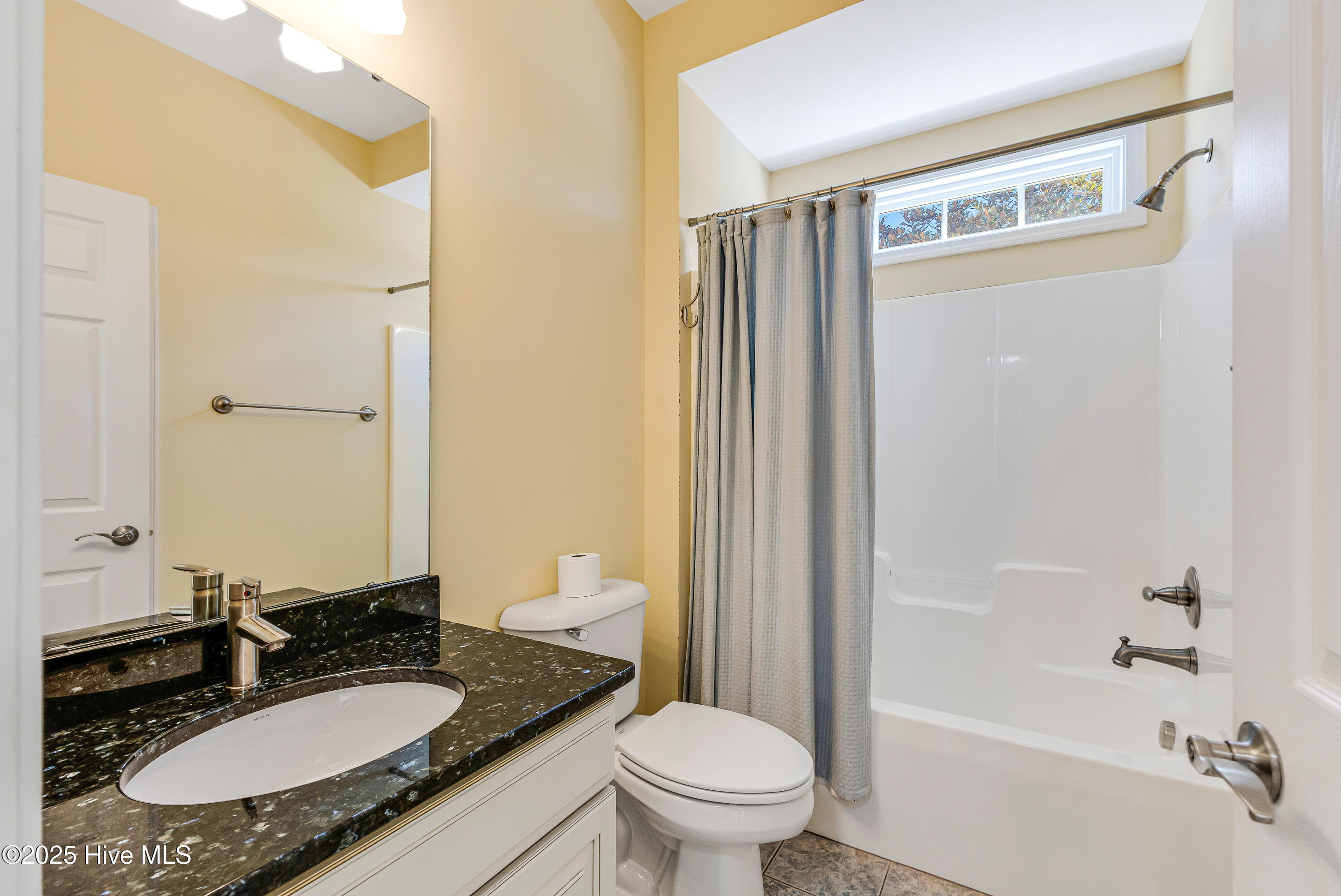 100535789 | Photo 24