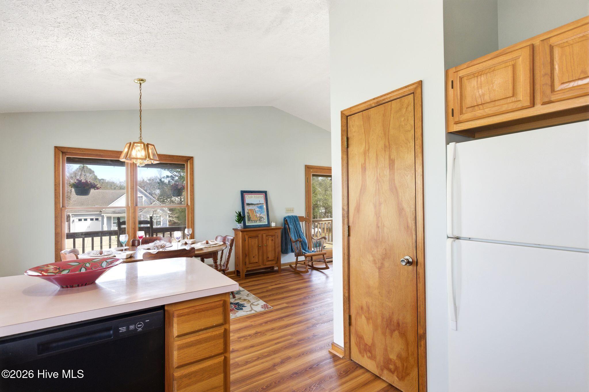 100564018 | Photo 17