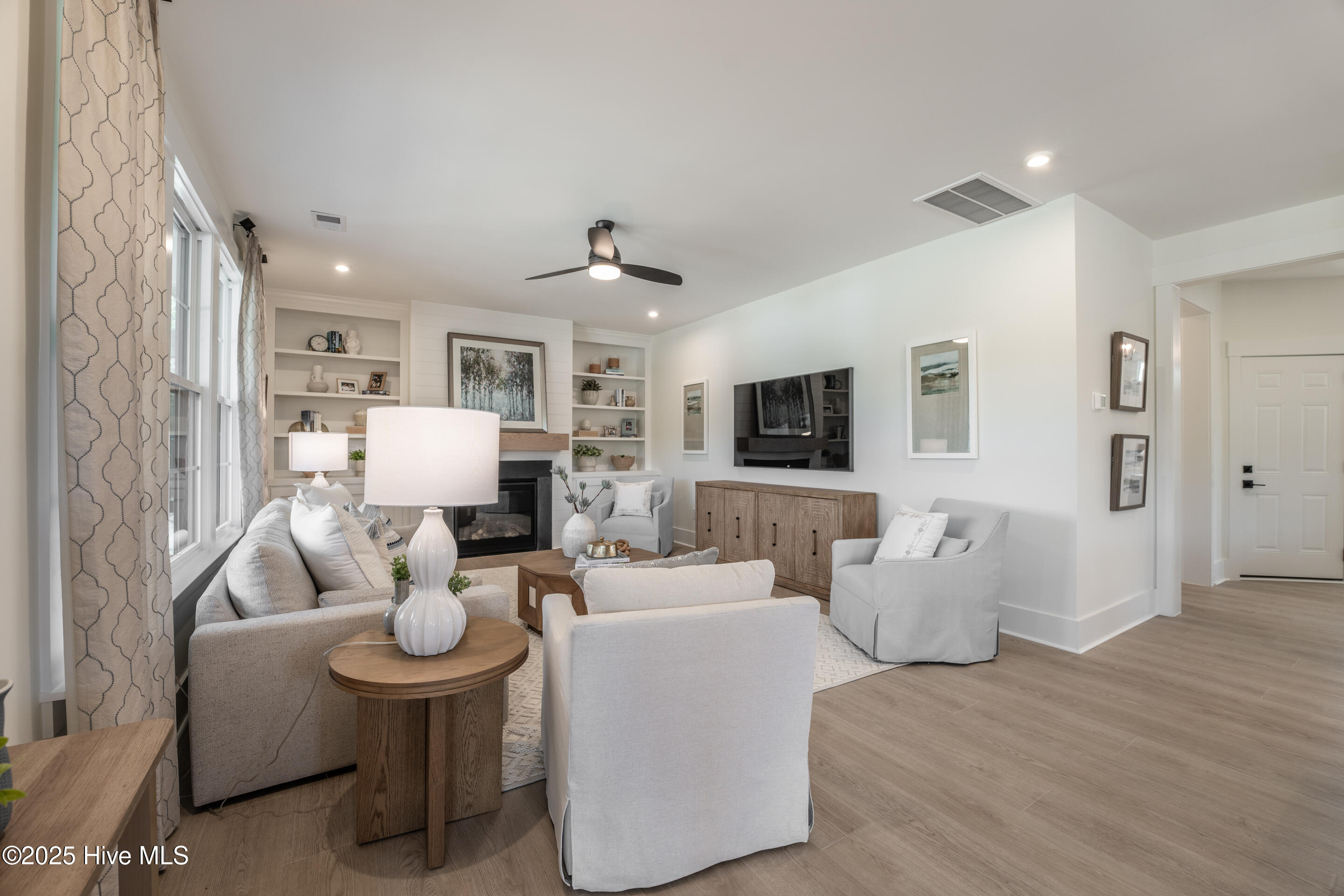 100561163 | Photo 21