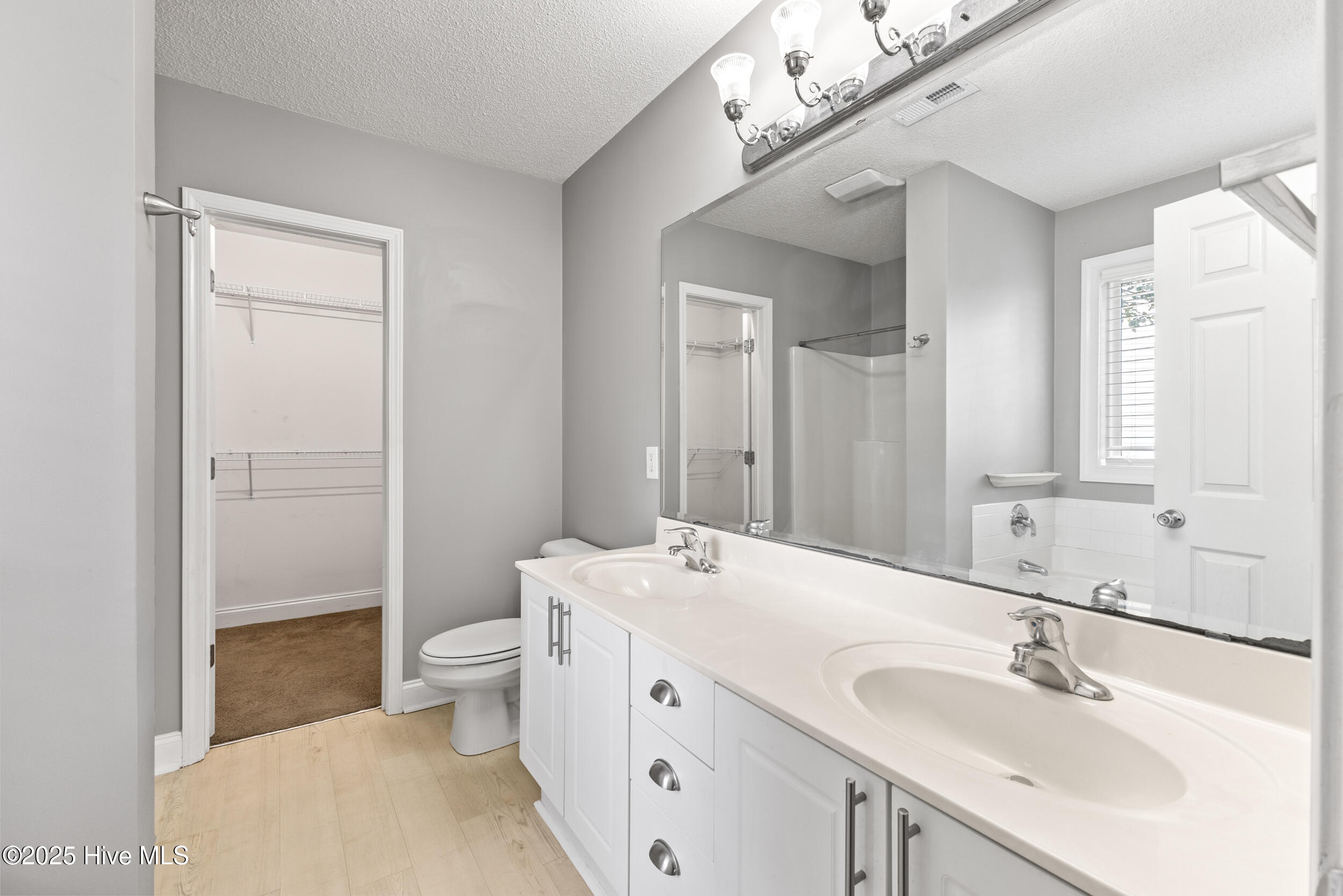 100539988 | Photo 21