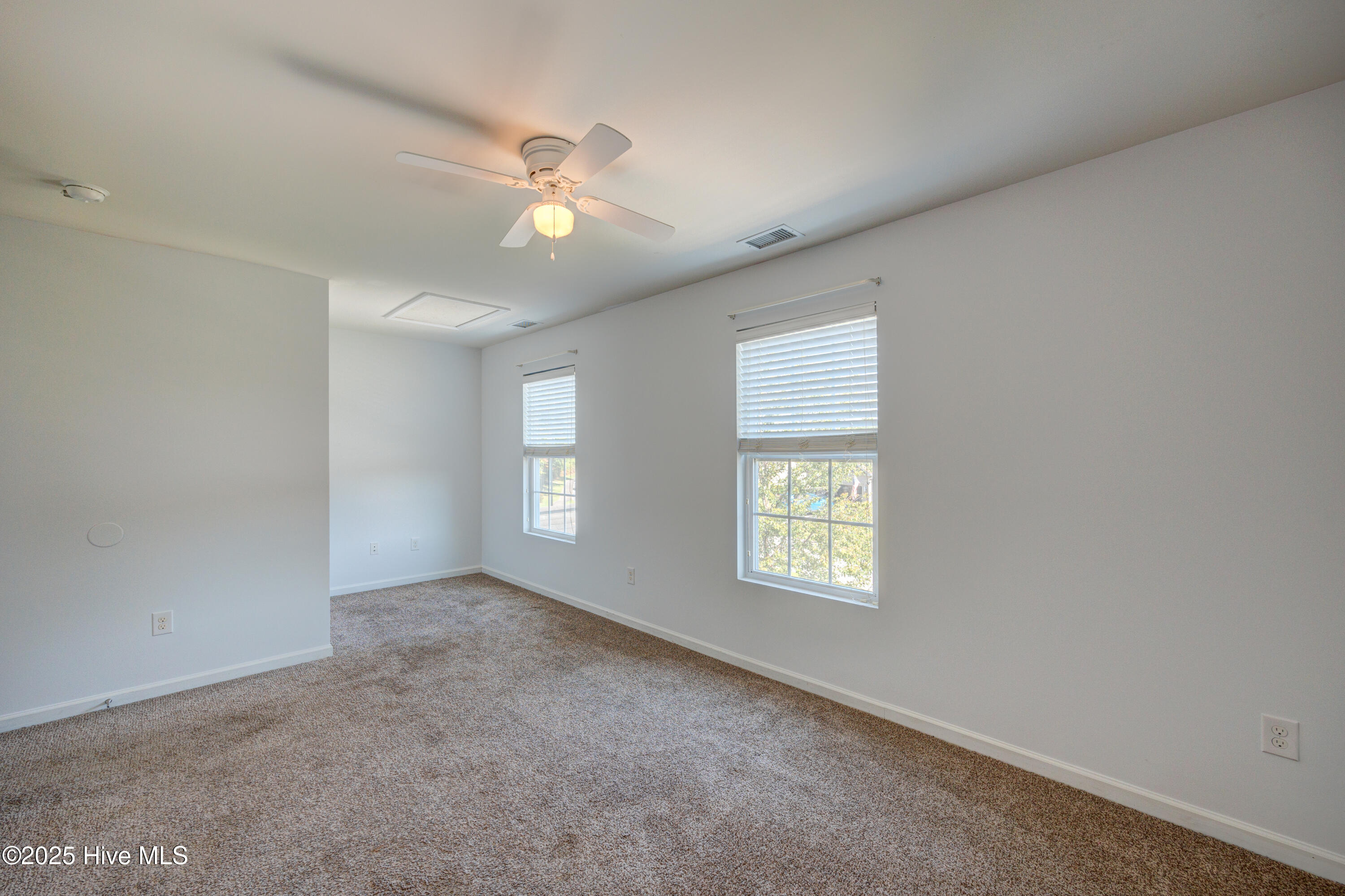 100530947 | Photo 23