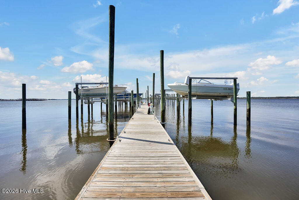 100563710 | Photo 59