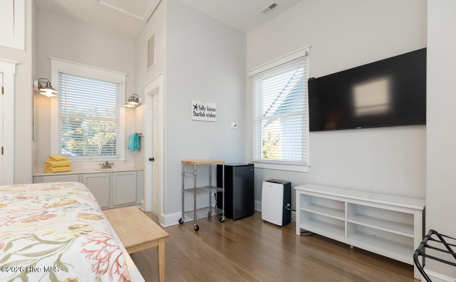 100566503 | Photo 23