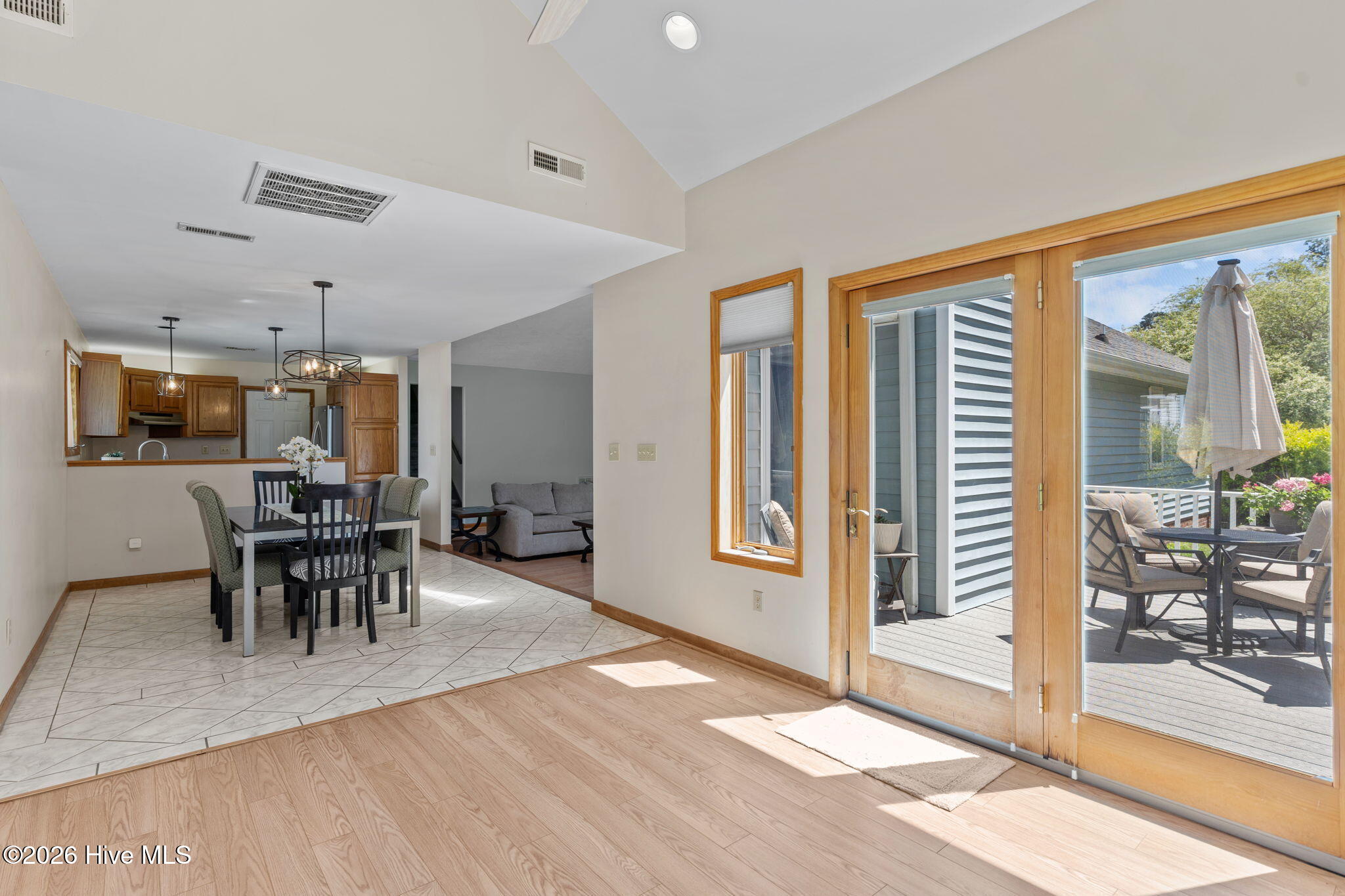 100568995 | Photo 15