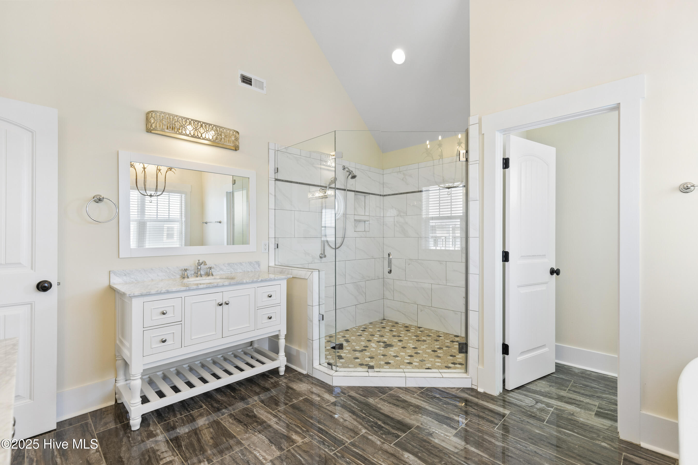 100546284 | Photo 50