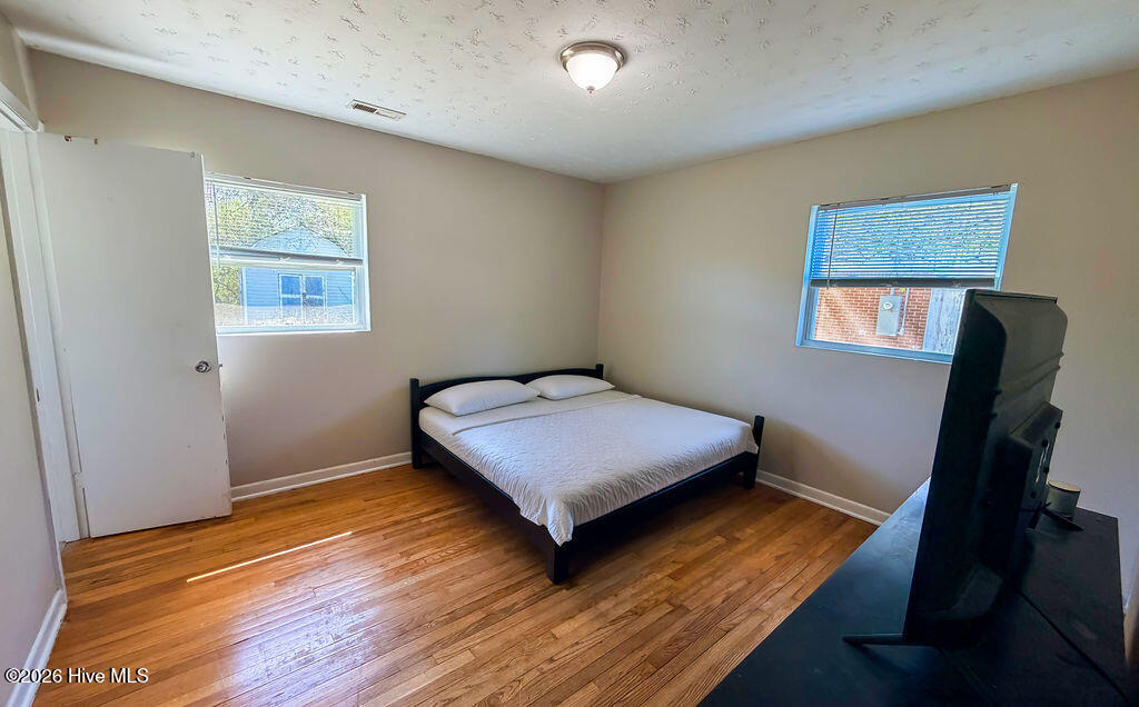 100560731 | Photo 23