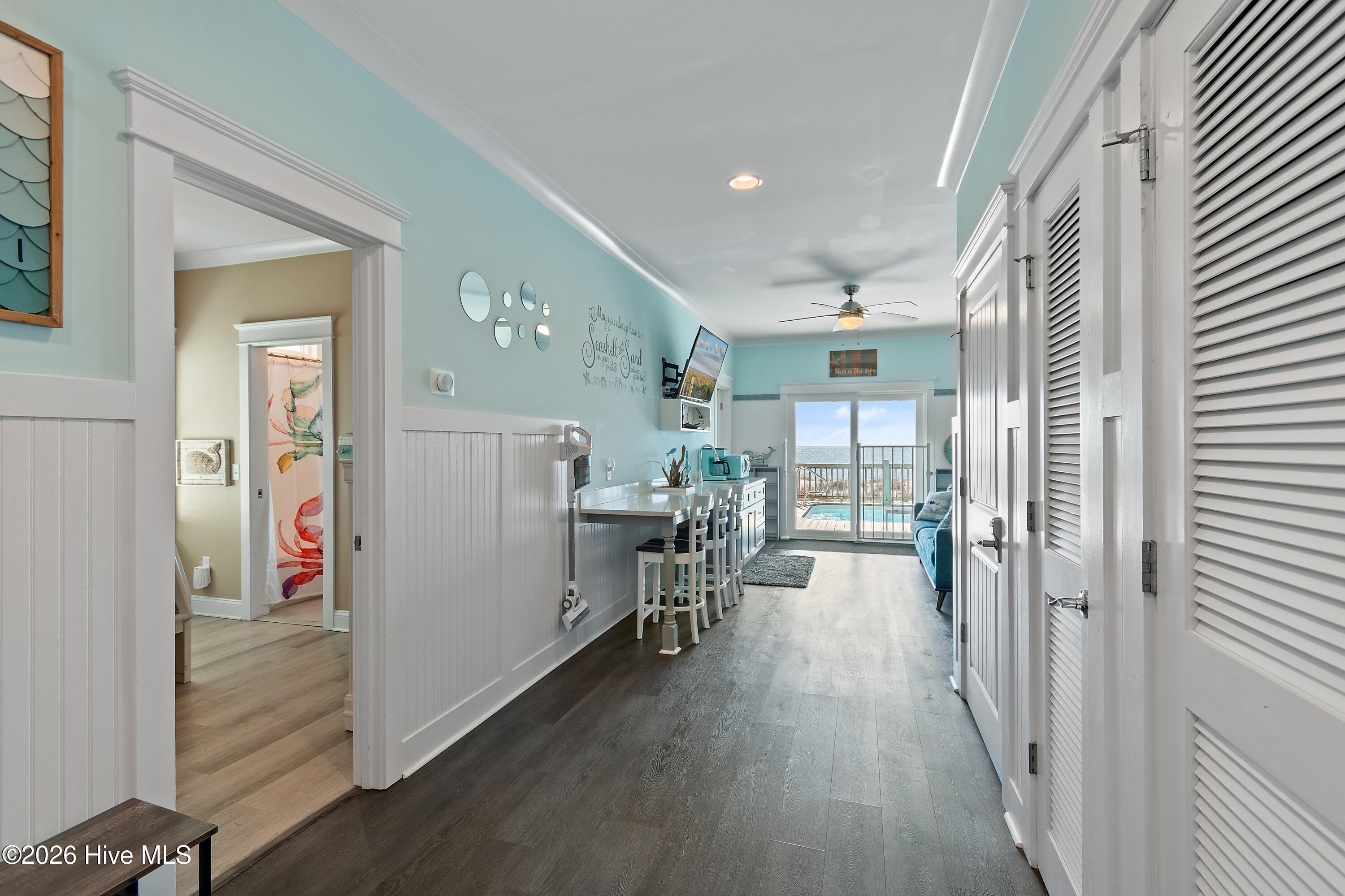 100557175 | Photo 11