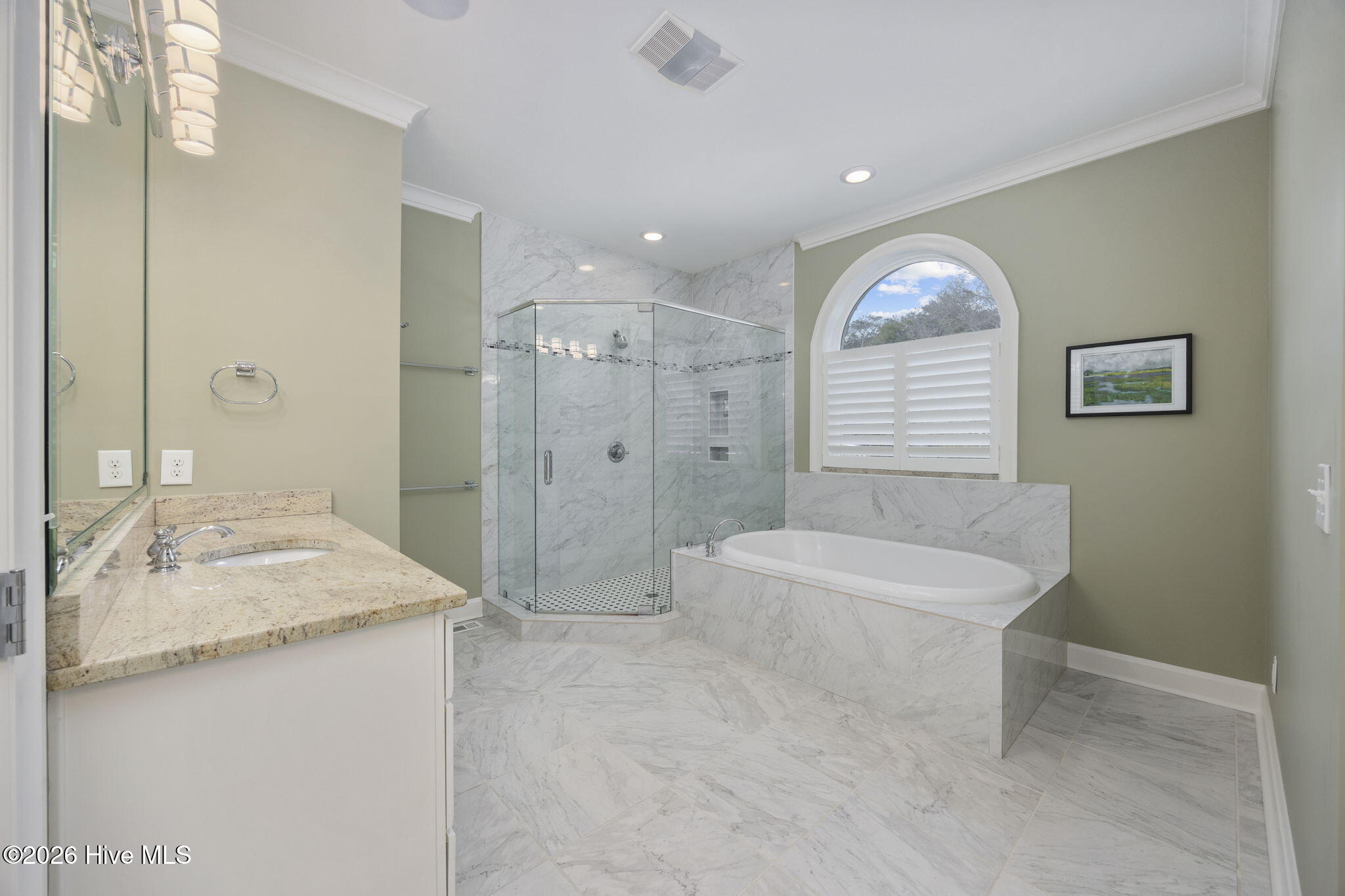 100553128 | Photo 42