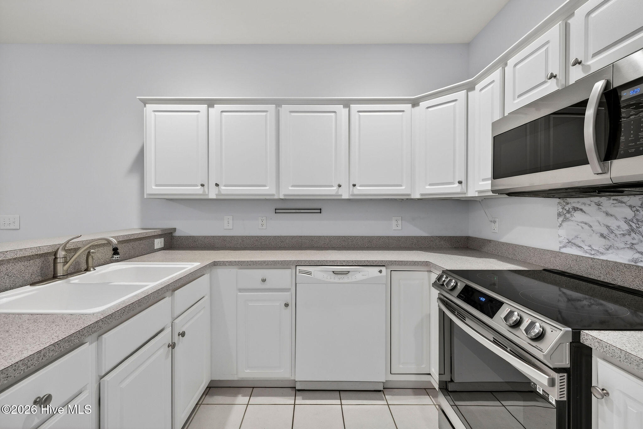 100561497 | Photo 11