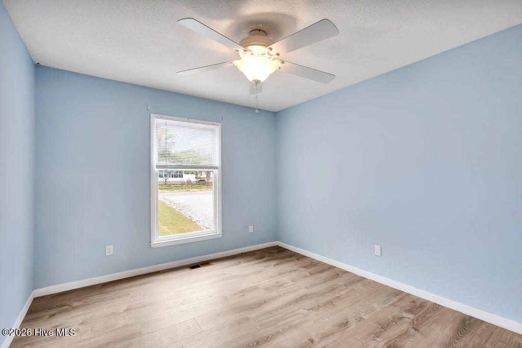 100570614 | Photo 14