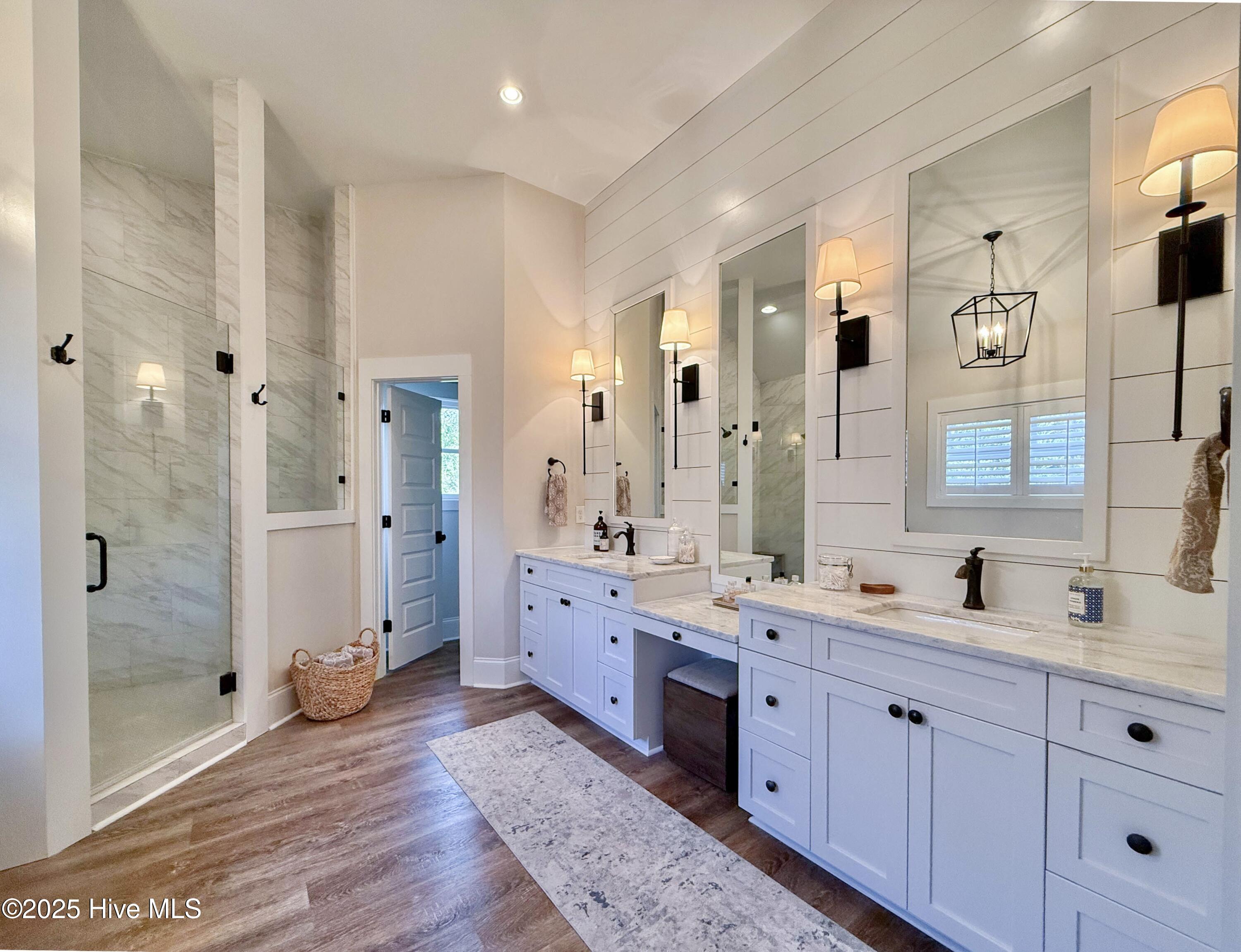 100556308 | Photo 62