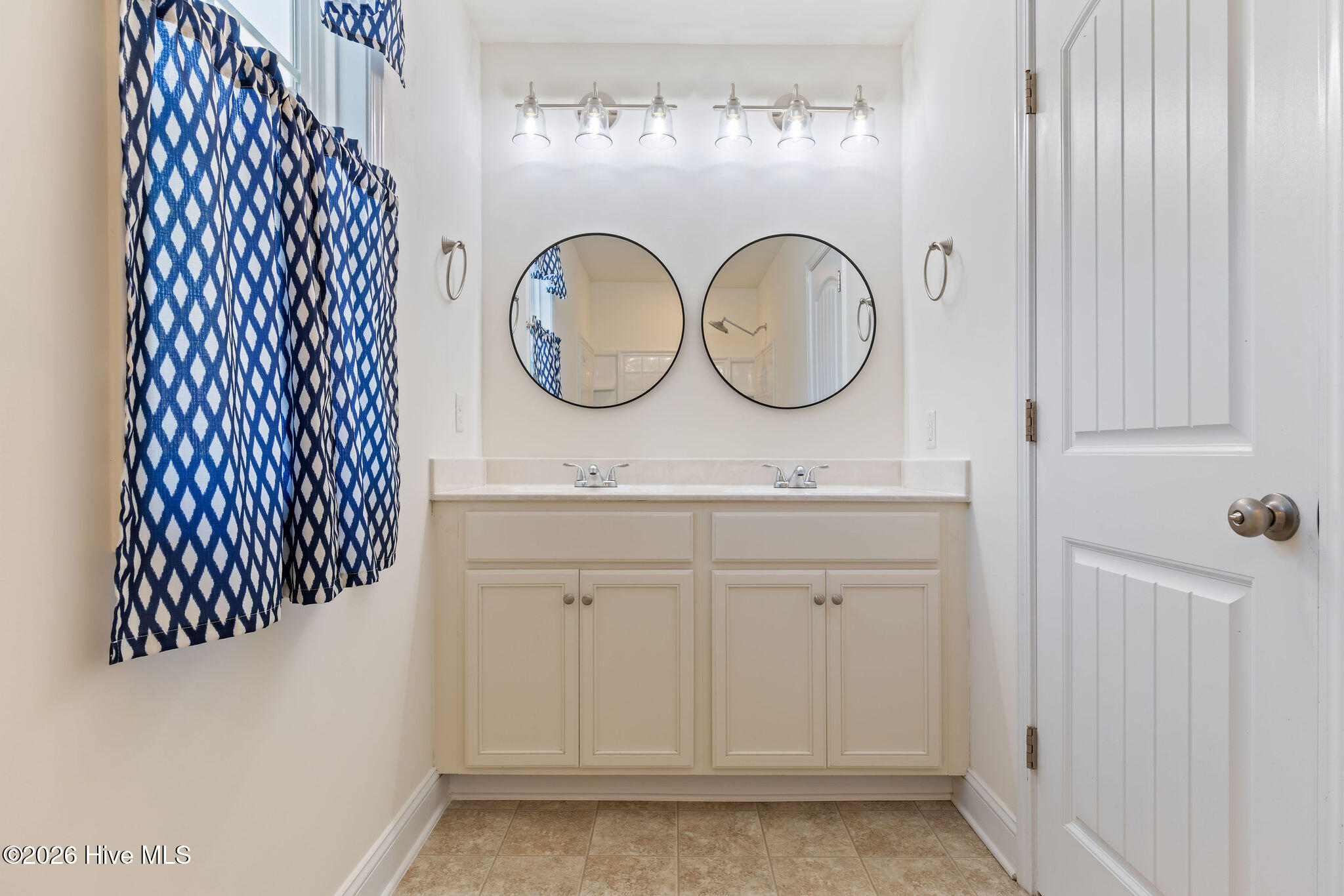 100548283 | Photo 18