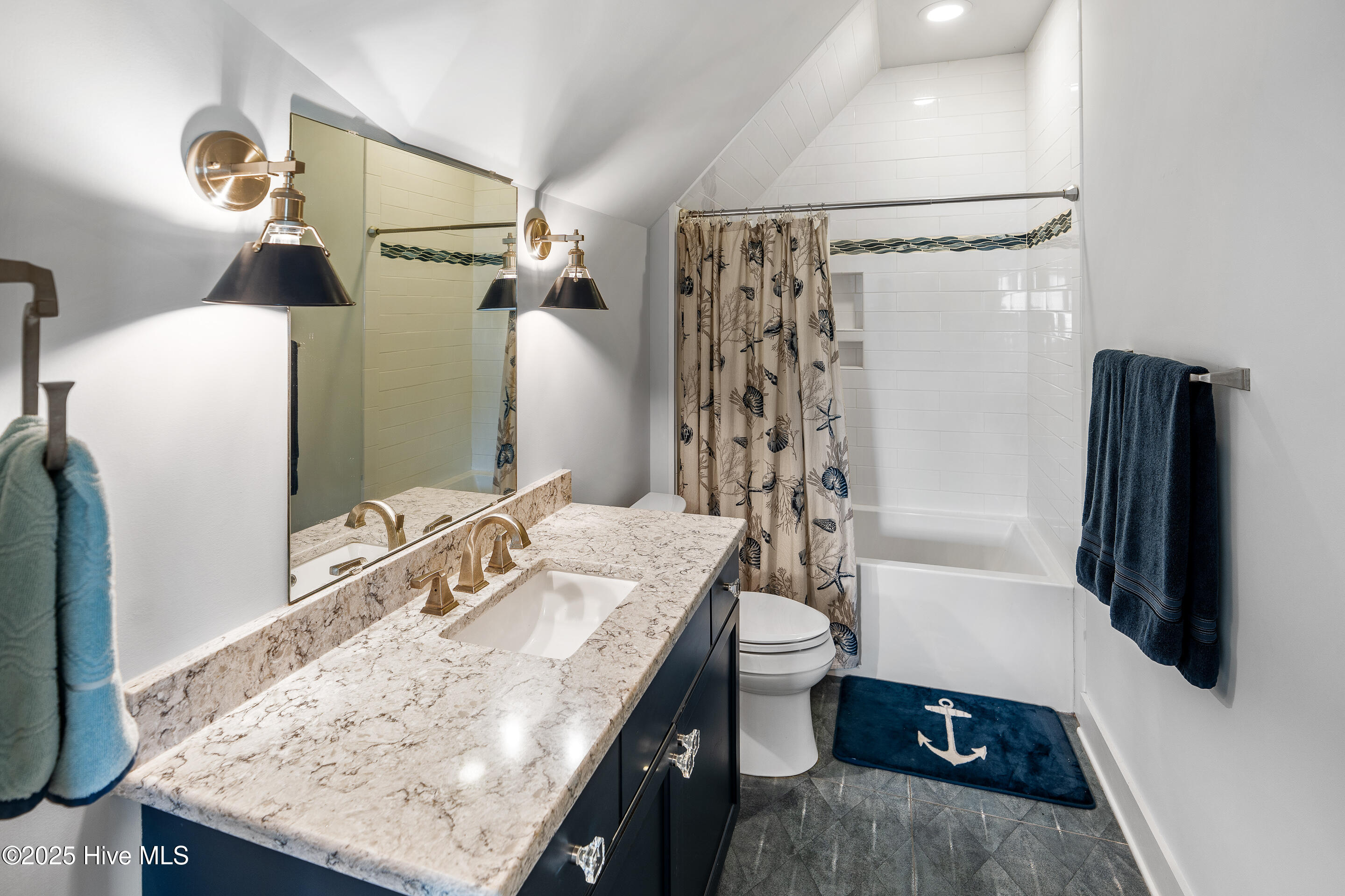 100522679 | Photo 42