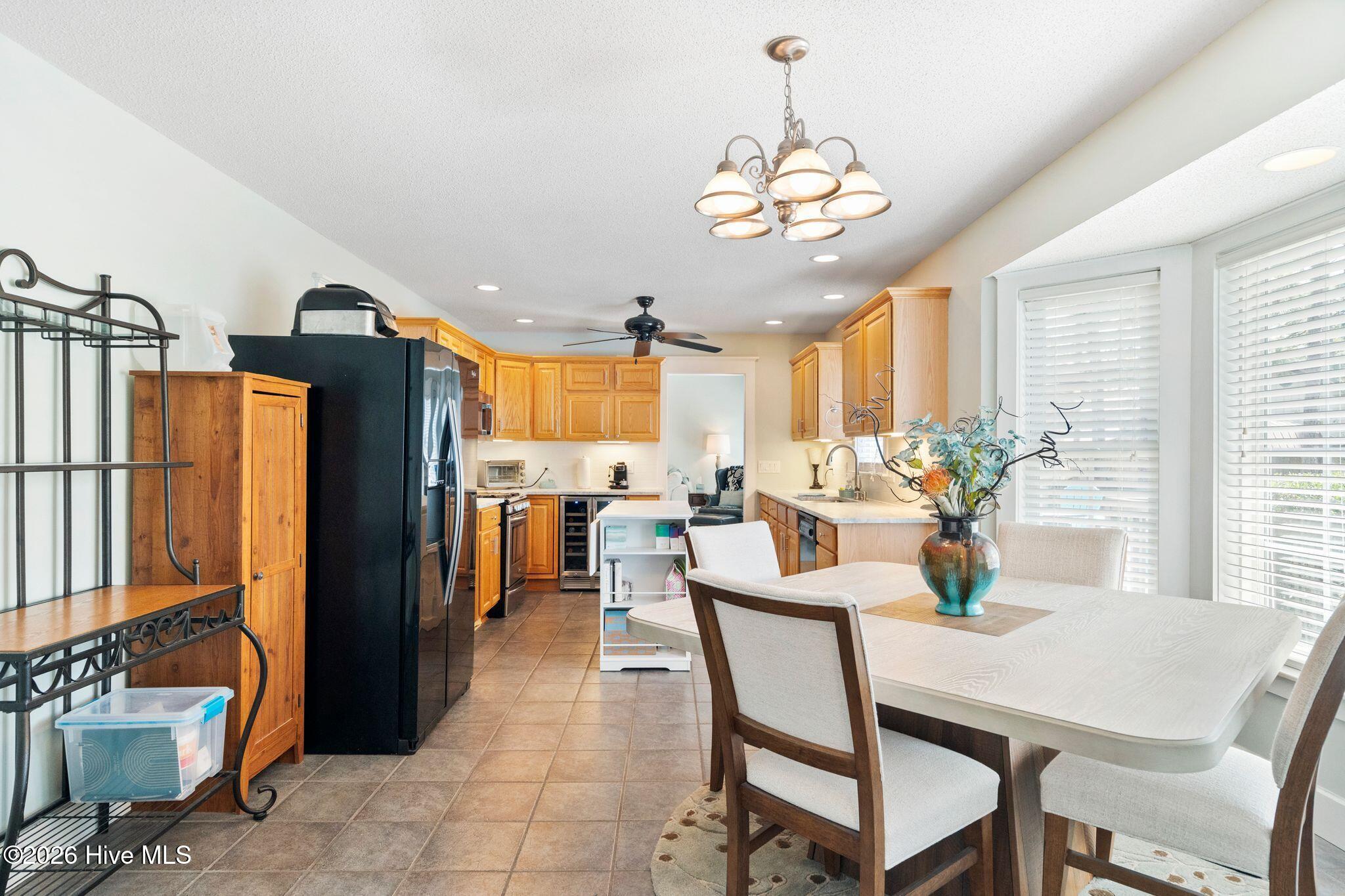 100574009 | Photo 41