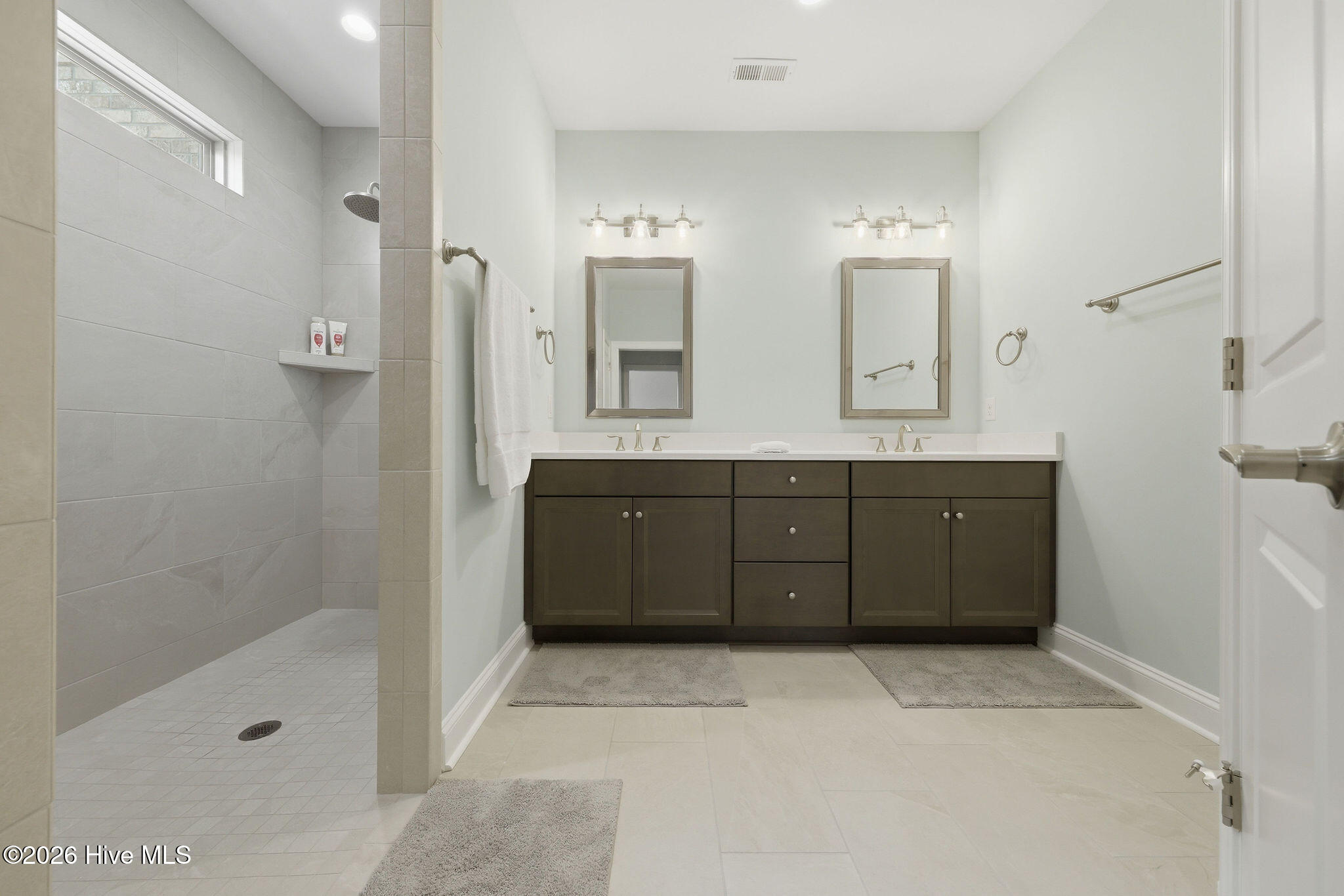 100564849 | Photo 33