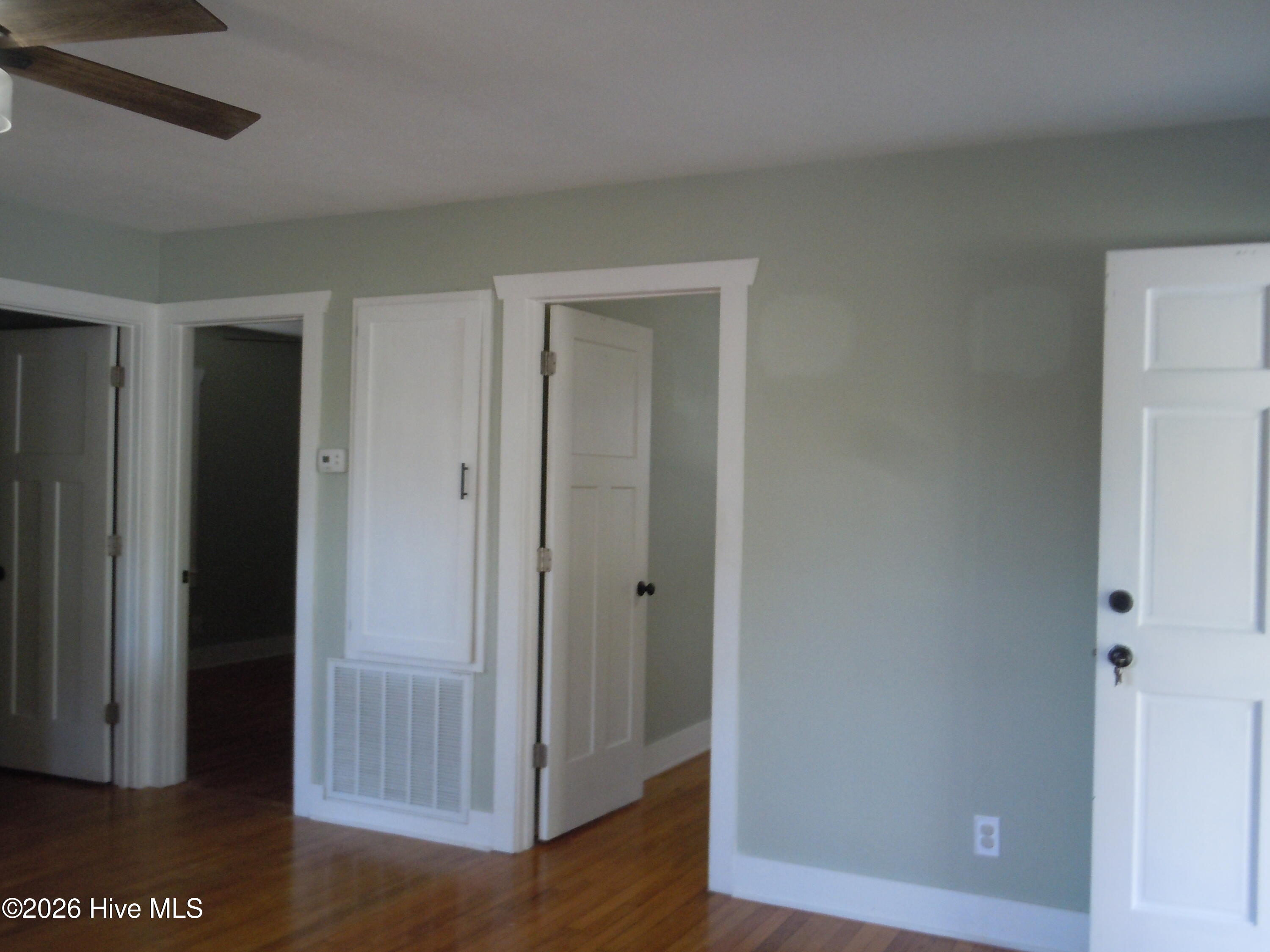 100553608 | Photo 15