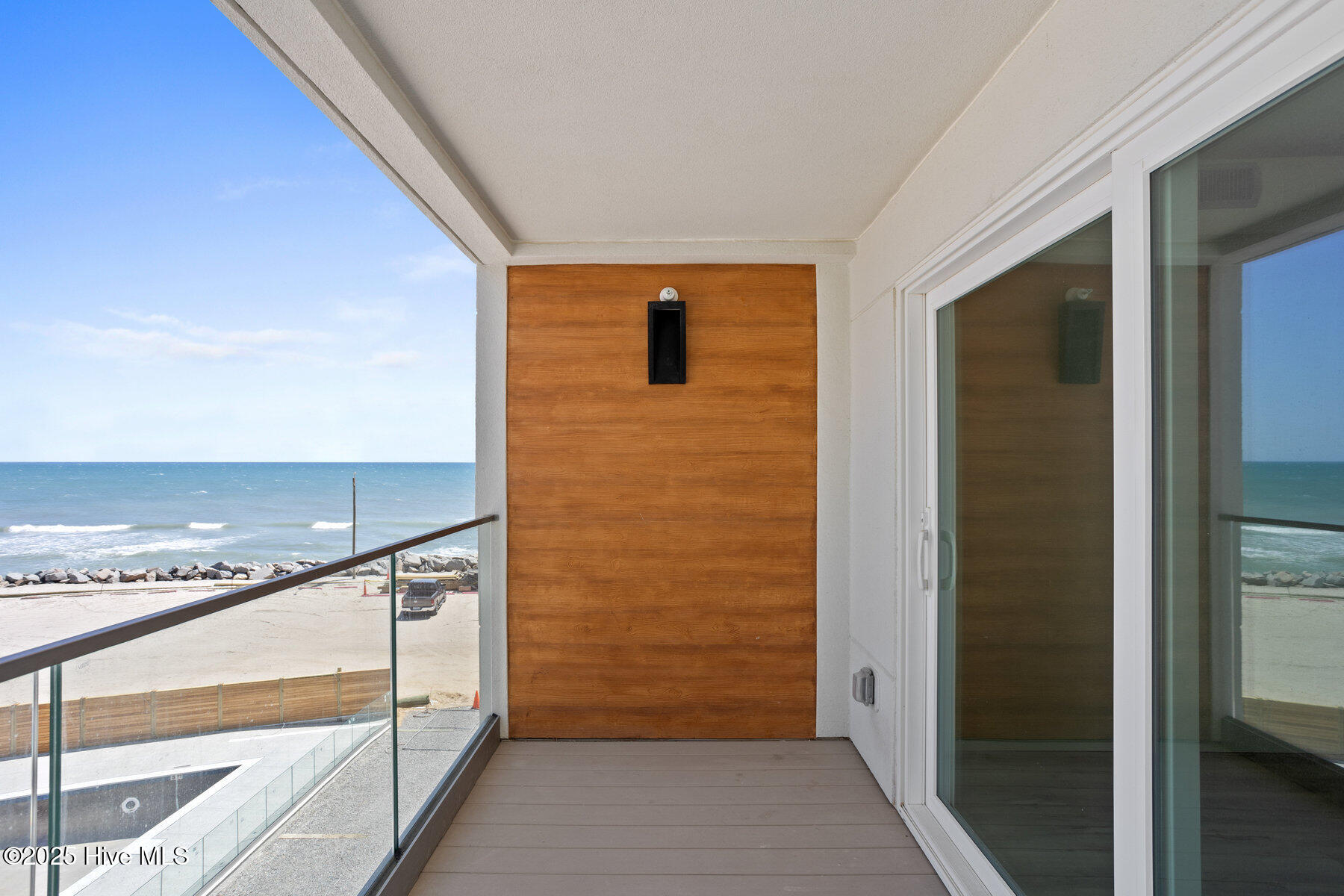 100510467 | Photo 12