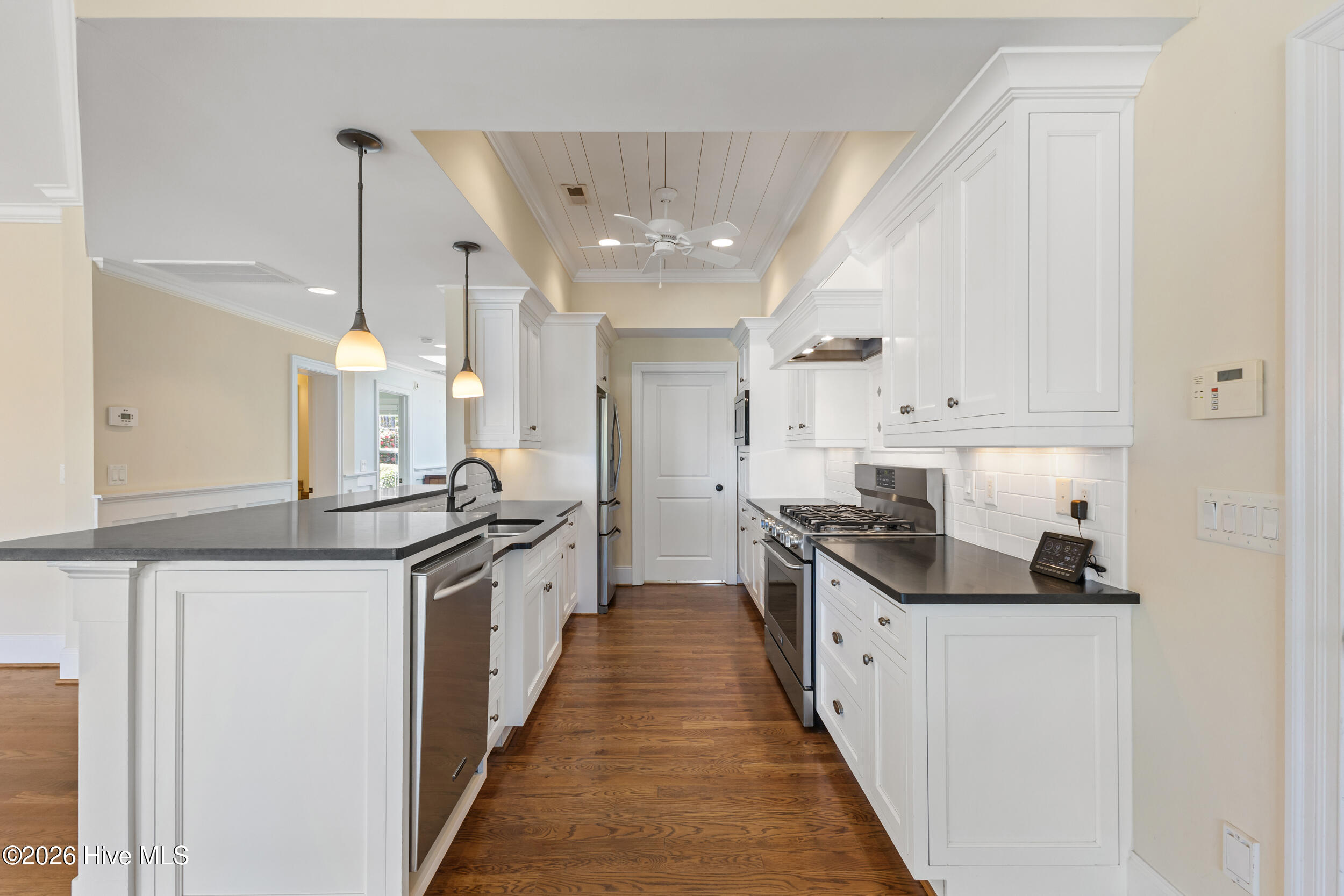 100561690 | Photo 22