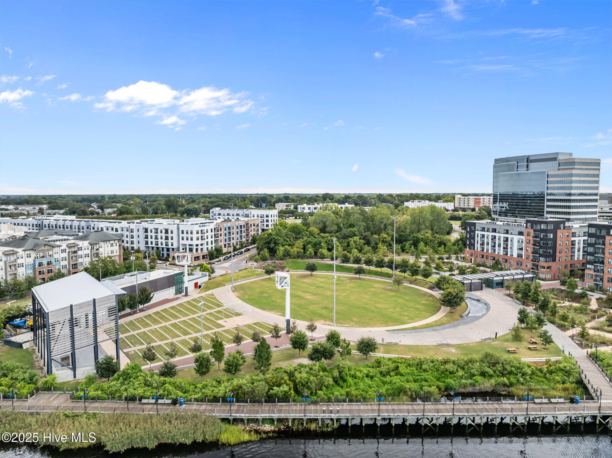 100528560 | Photo 26