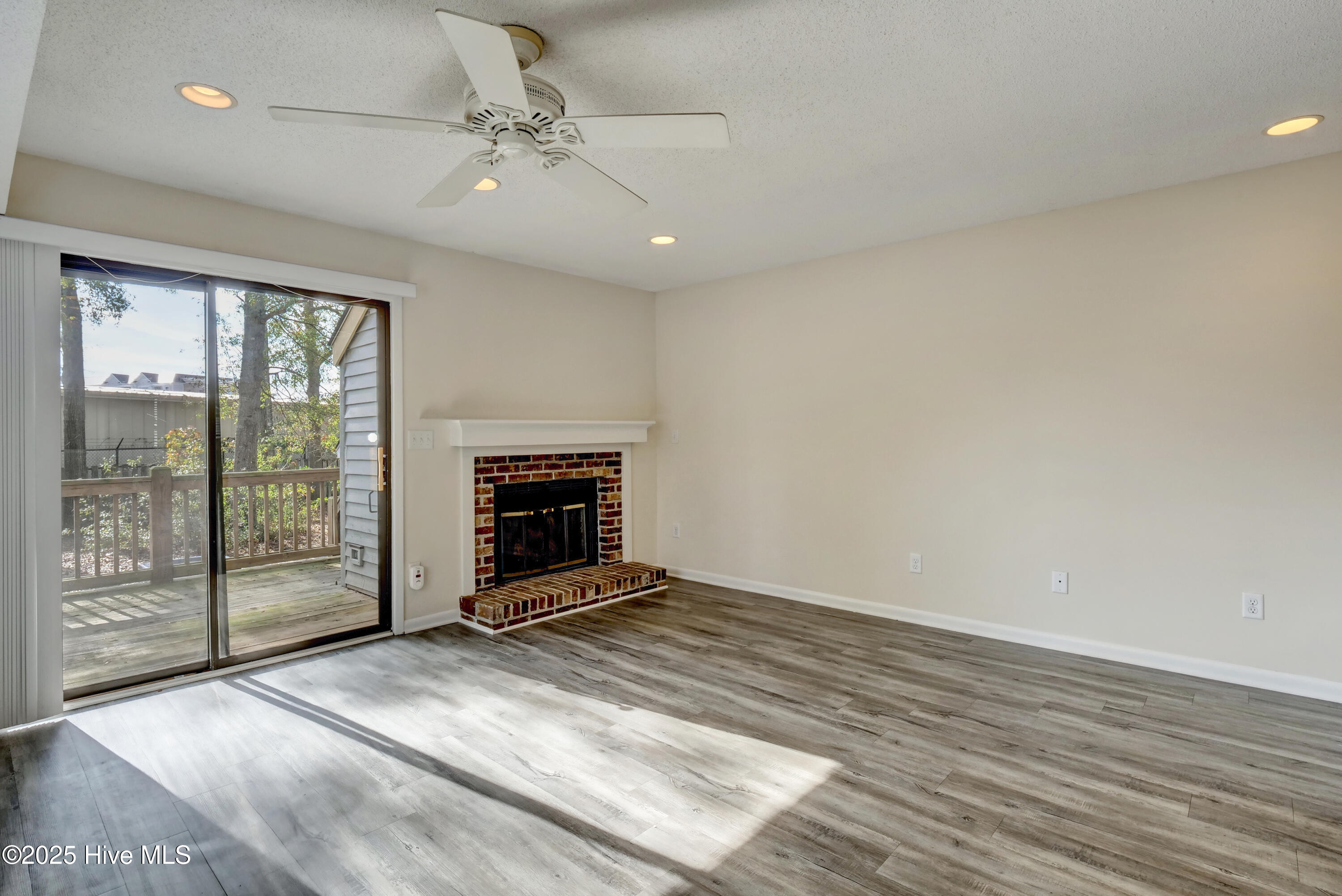 100541720 | Photo 12