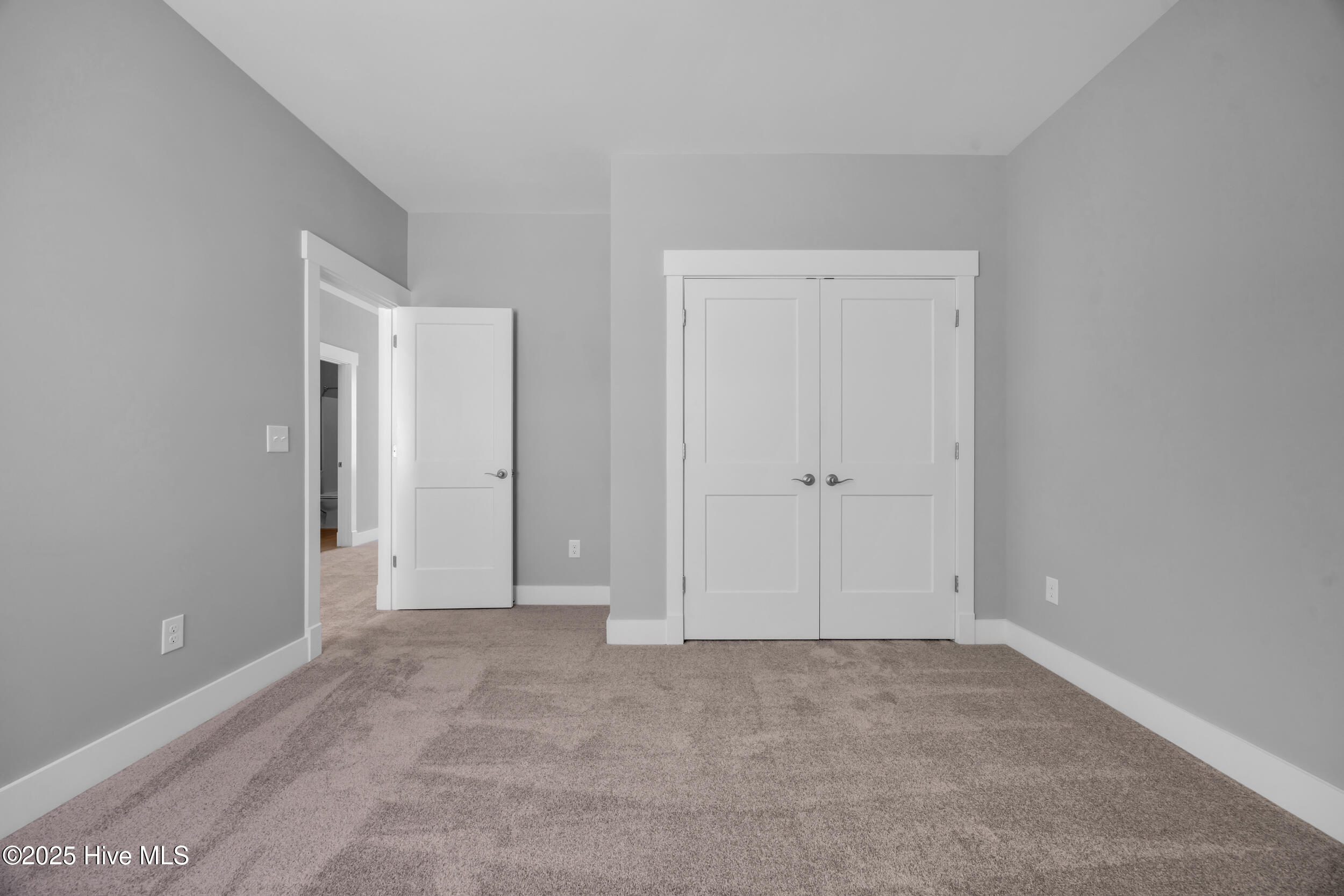 100547988 | Photo 17