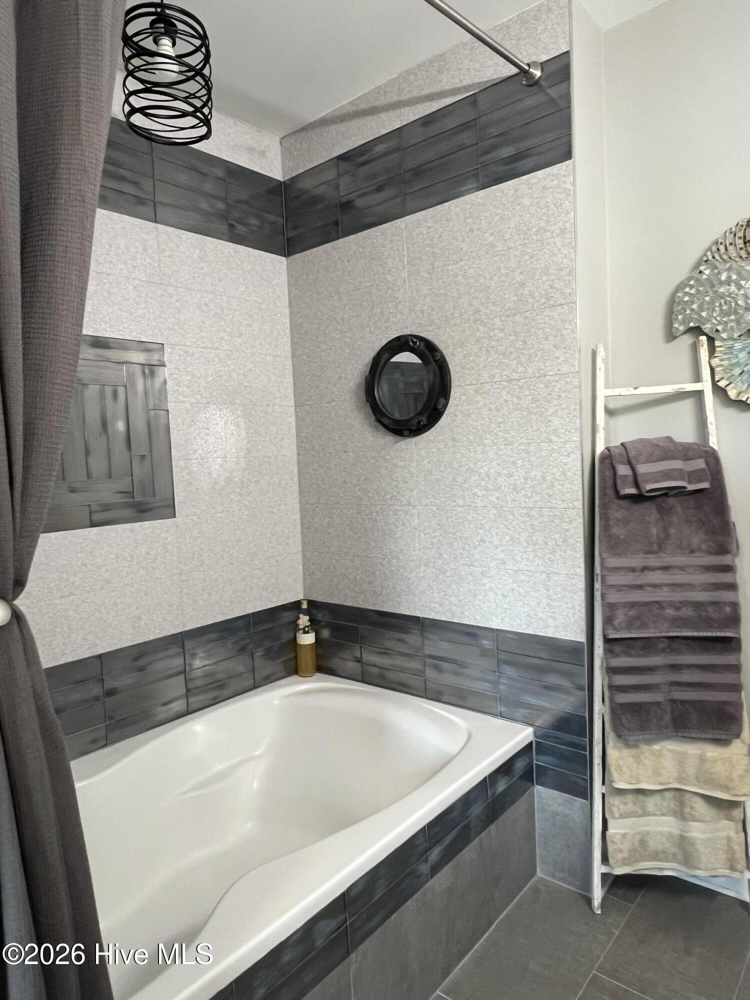 100565010 | Photo 23