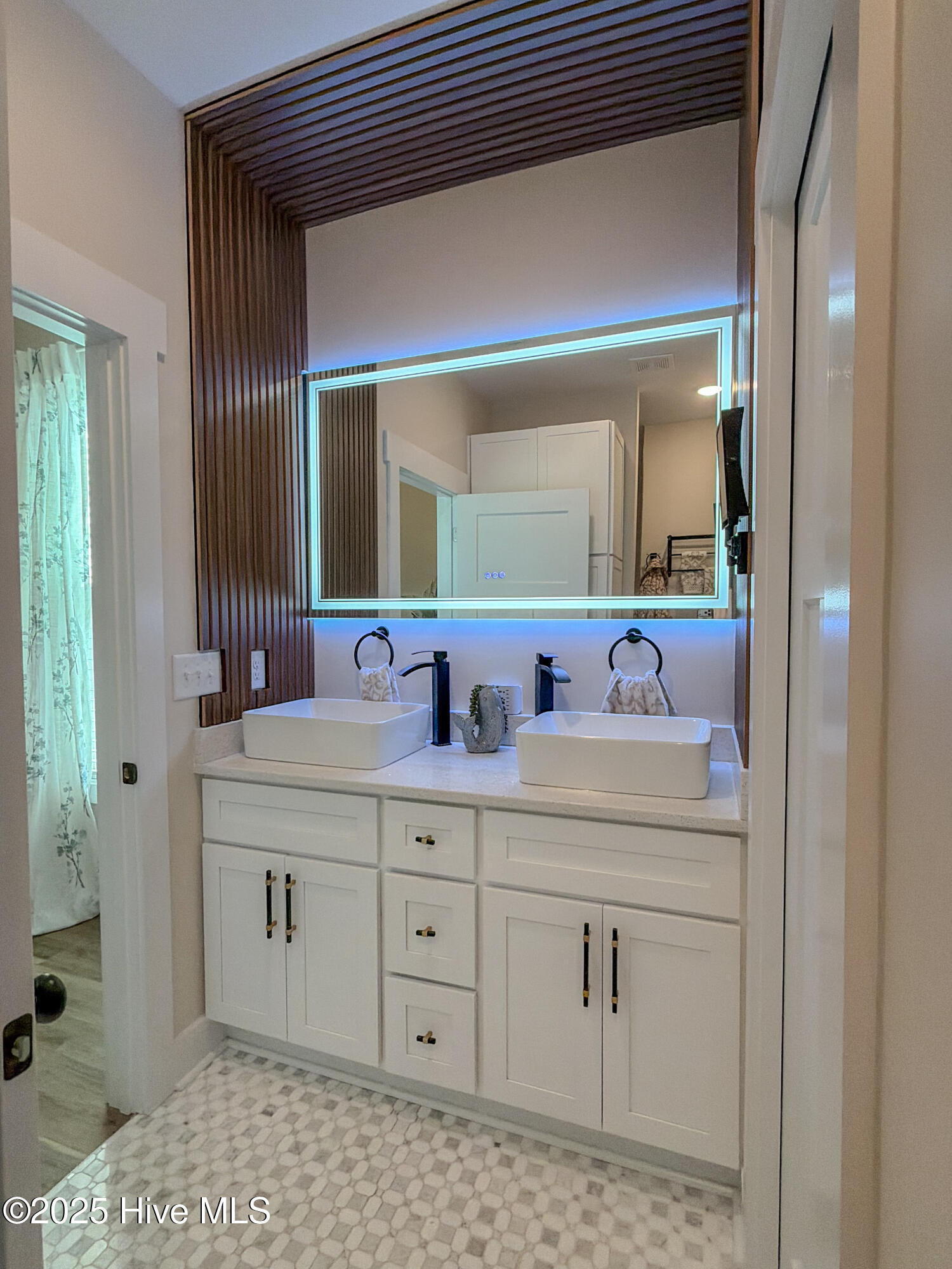 100546436 | Photo 30