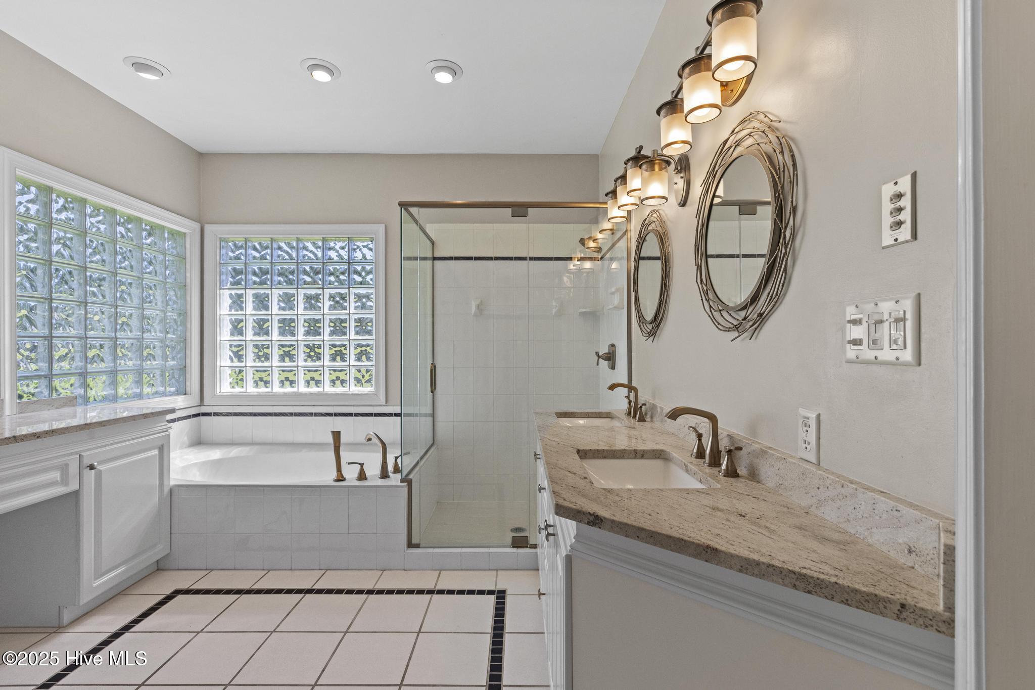 100508292 | Photo 35