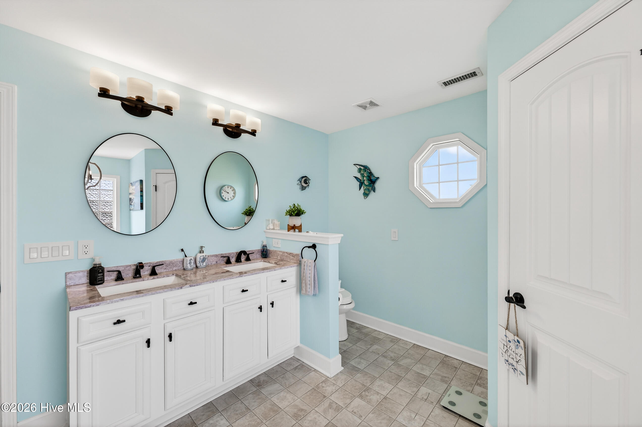 100567019 | Photo 28