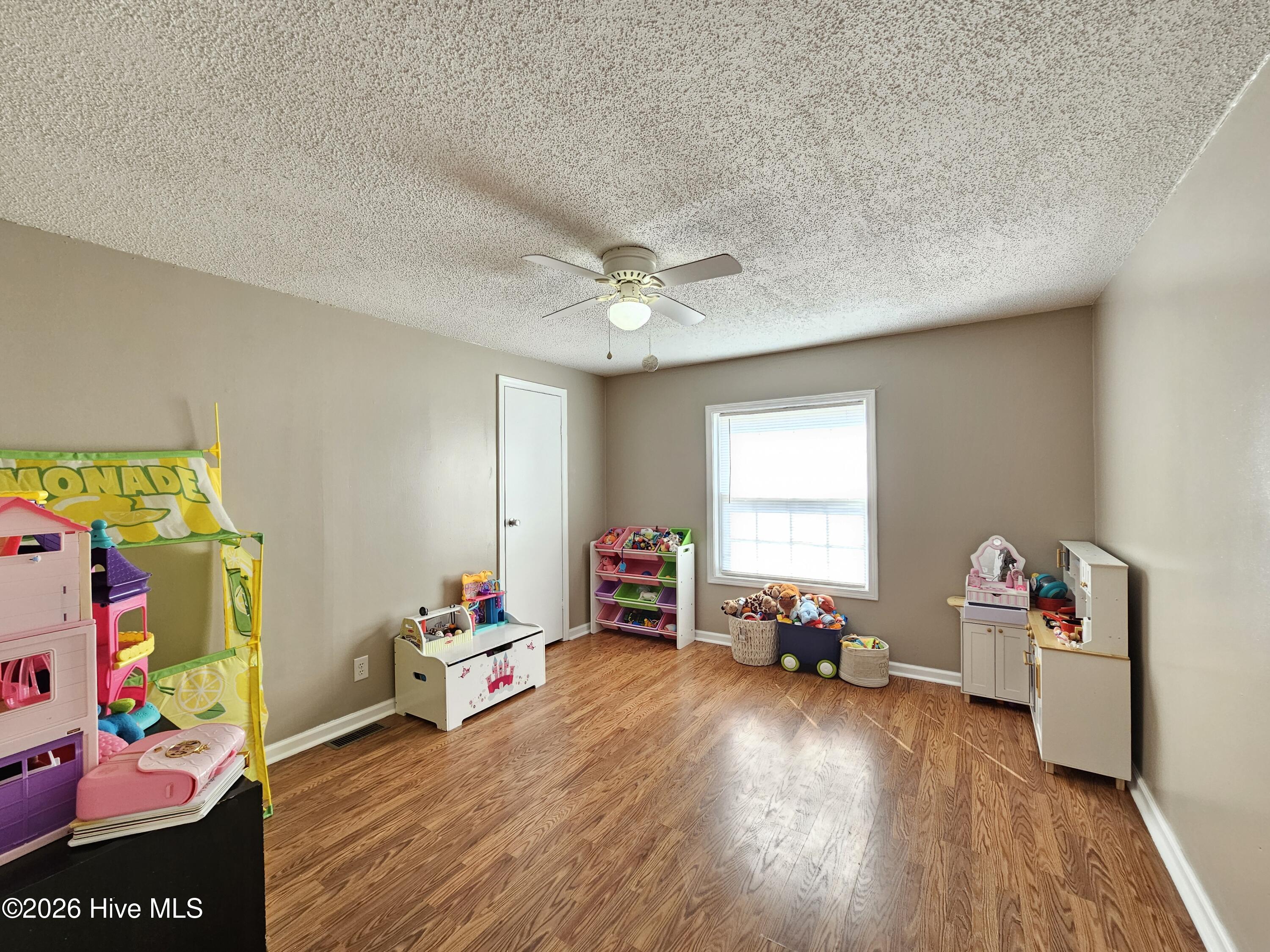 100561319 | Photo 41