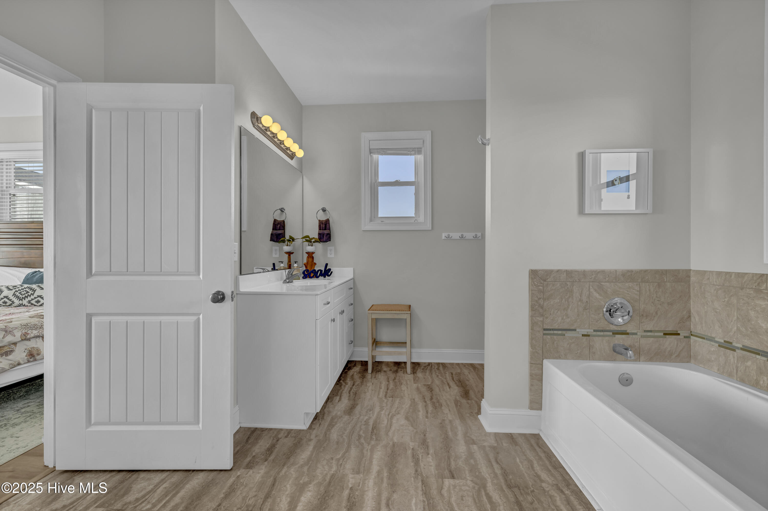 100535806 | Photo 20