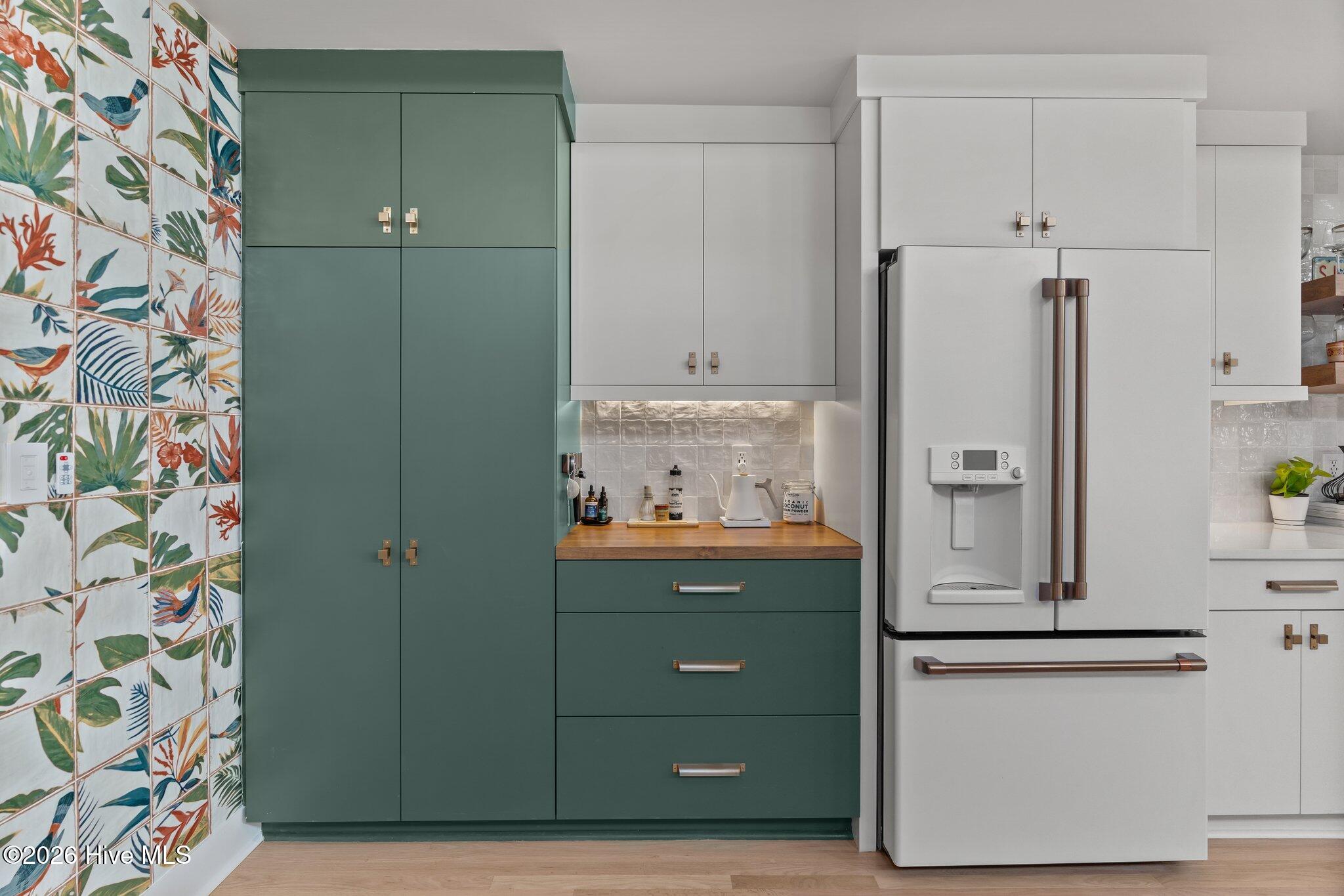 100557813 | Photo 21