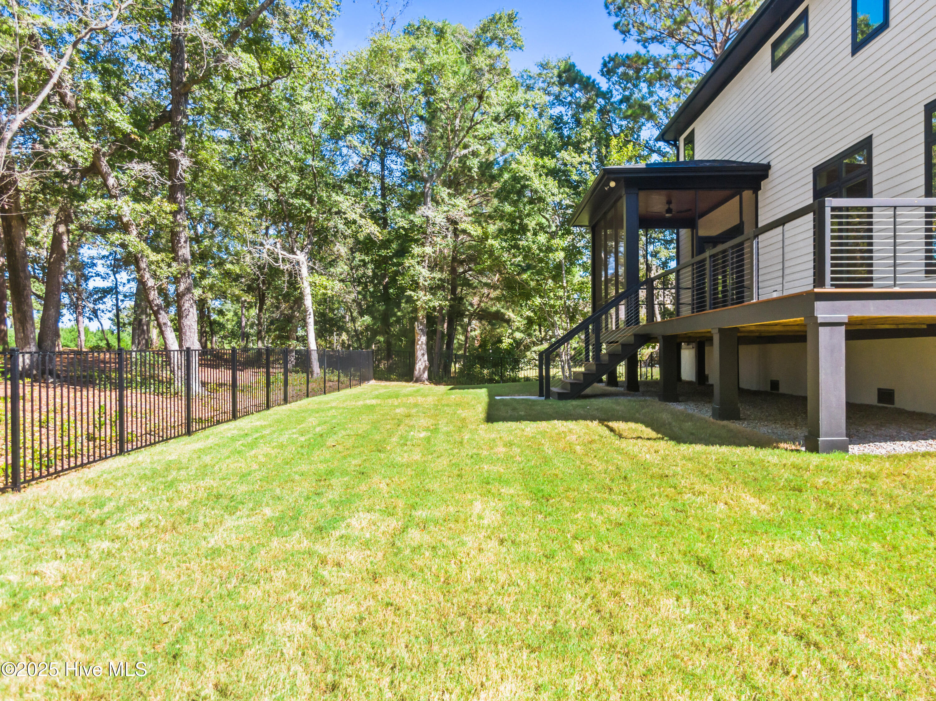 100535066 | Photo 45