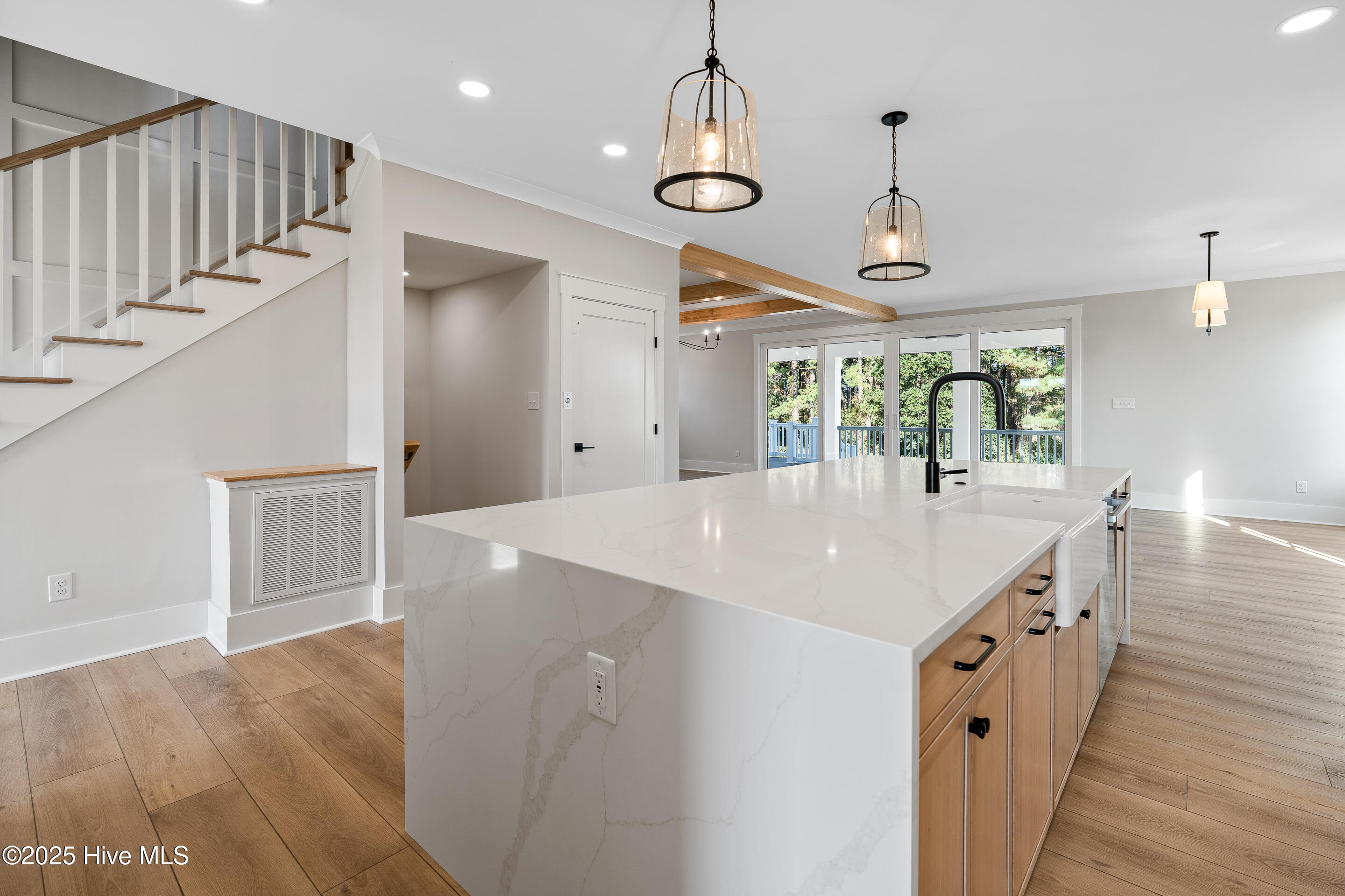 100525288 | Photo 41