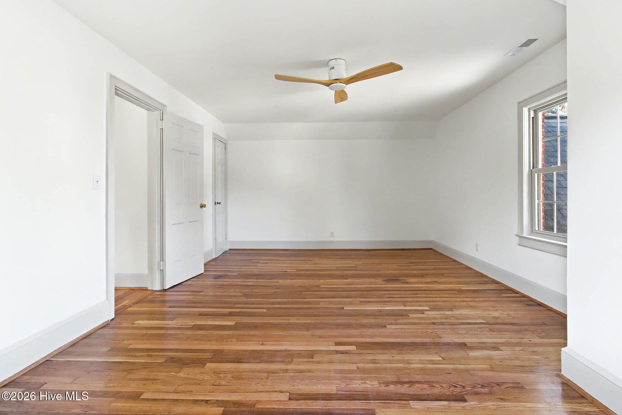 100549818 | Photo 28