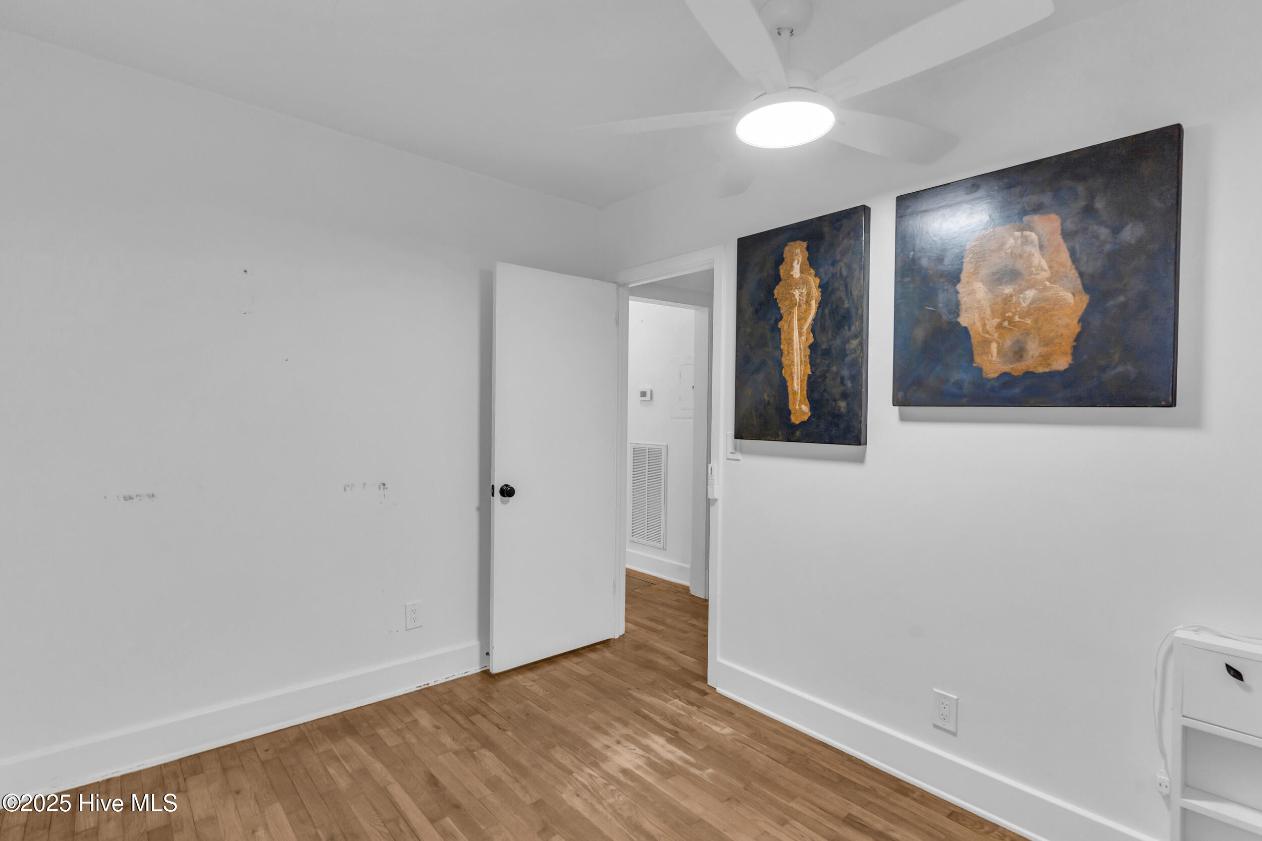 100527112 | Photo 18