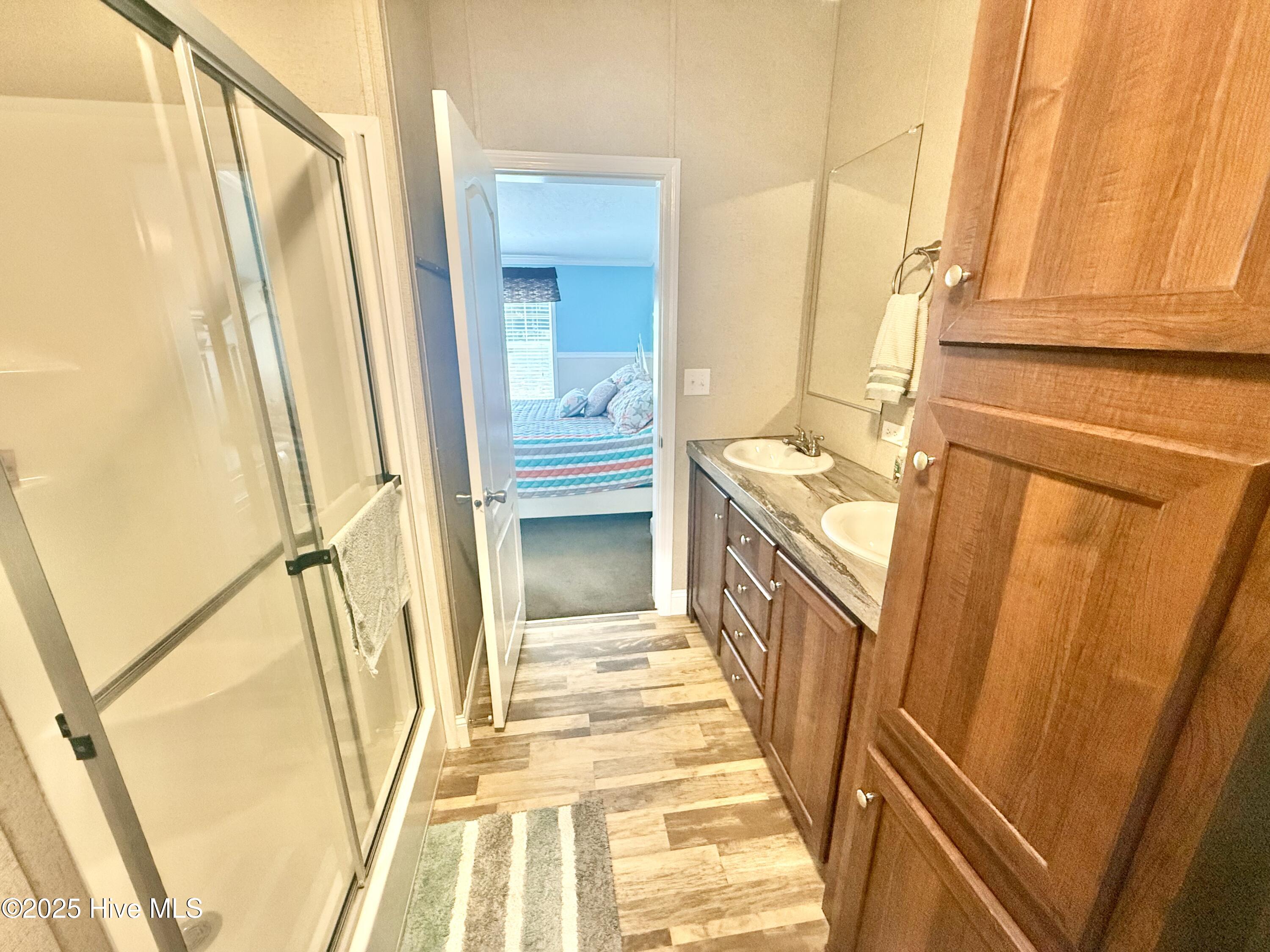 100530784 | Photo 11