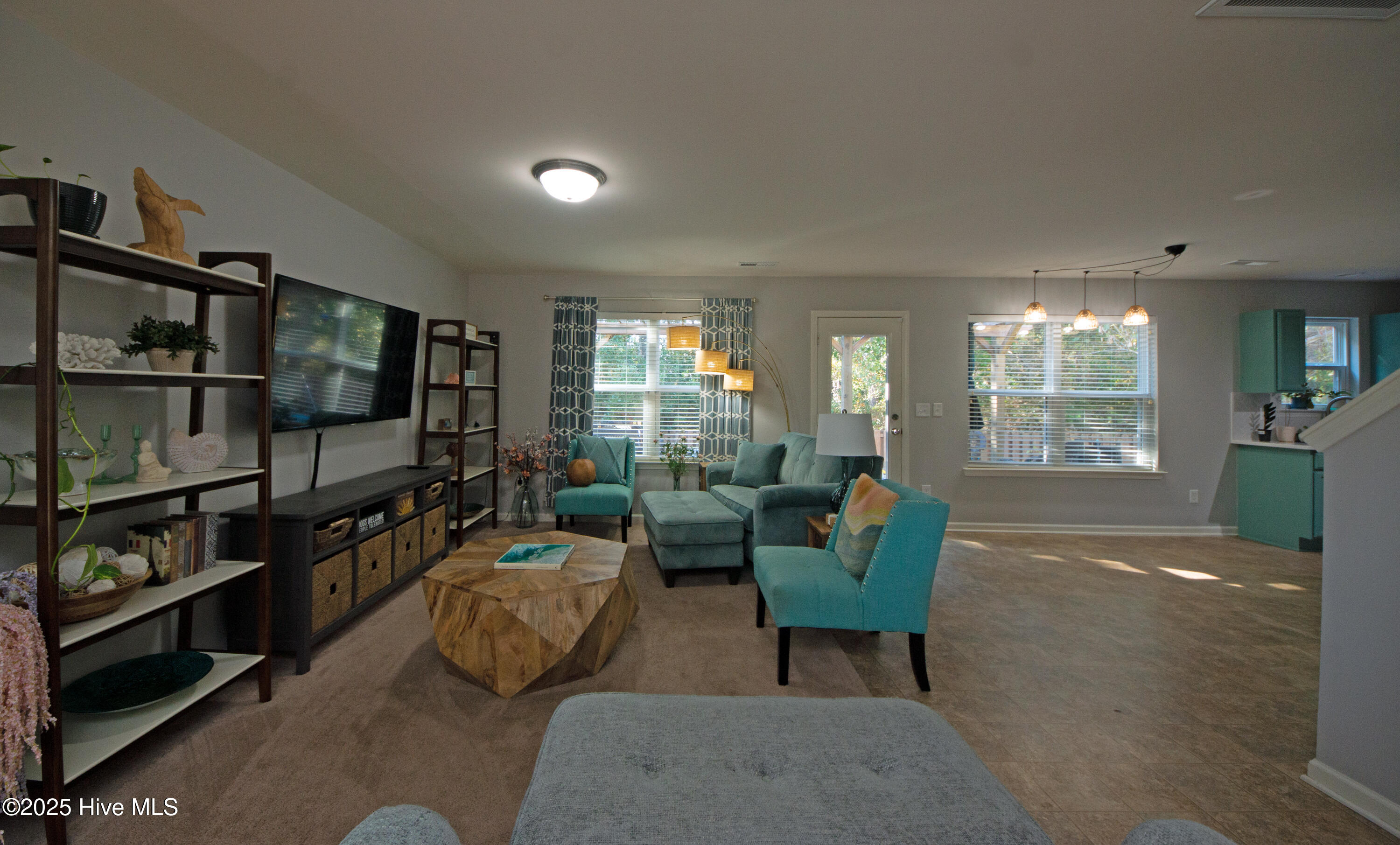 100542211 | Photo 15