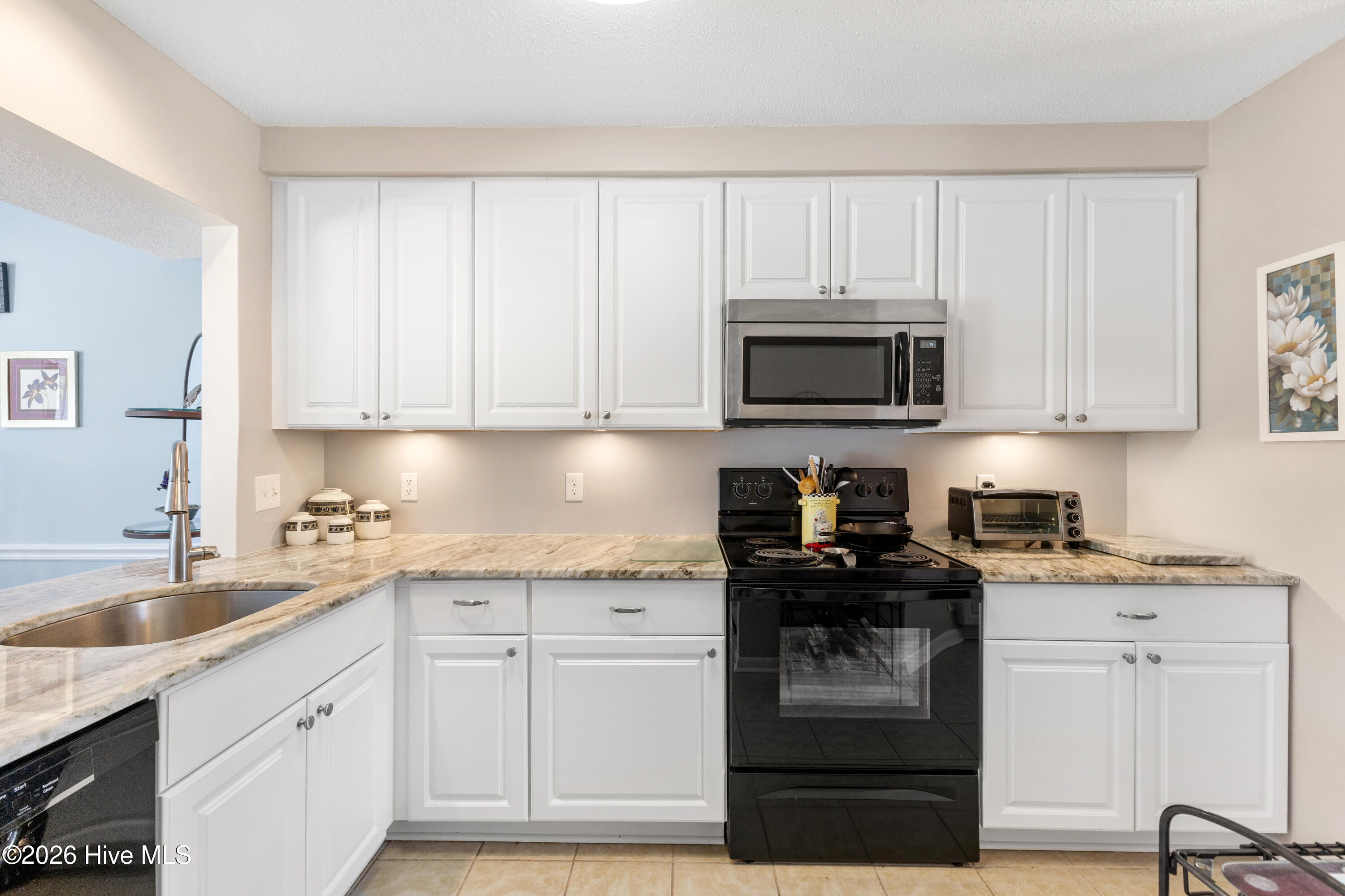 100562727 | Photo 11