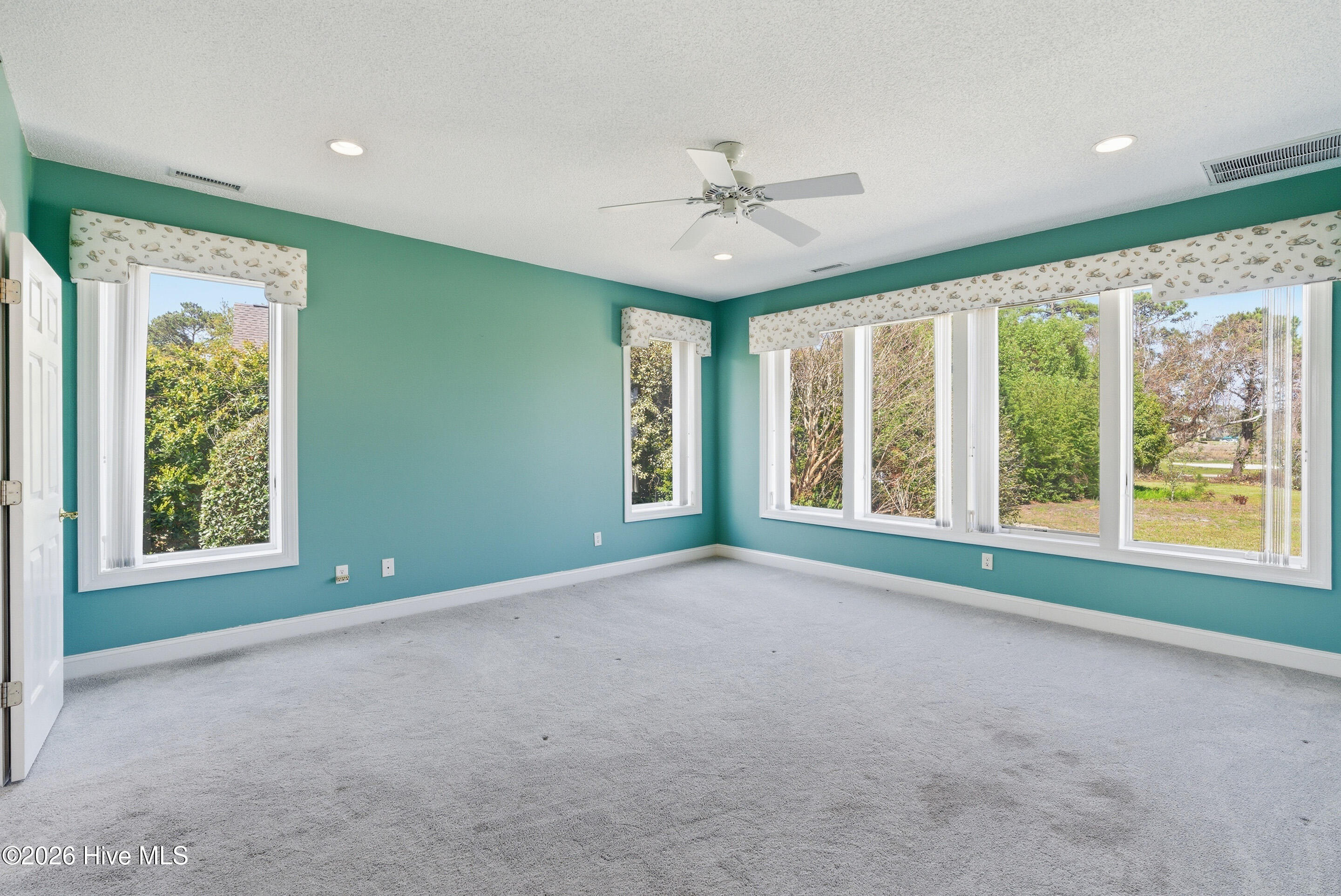 100564038 | Photo 28