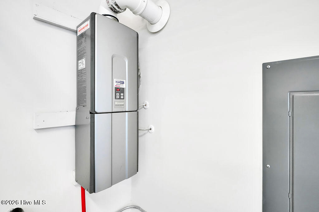 100566993 | Photo 39