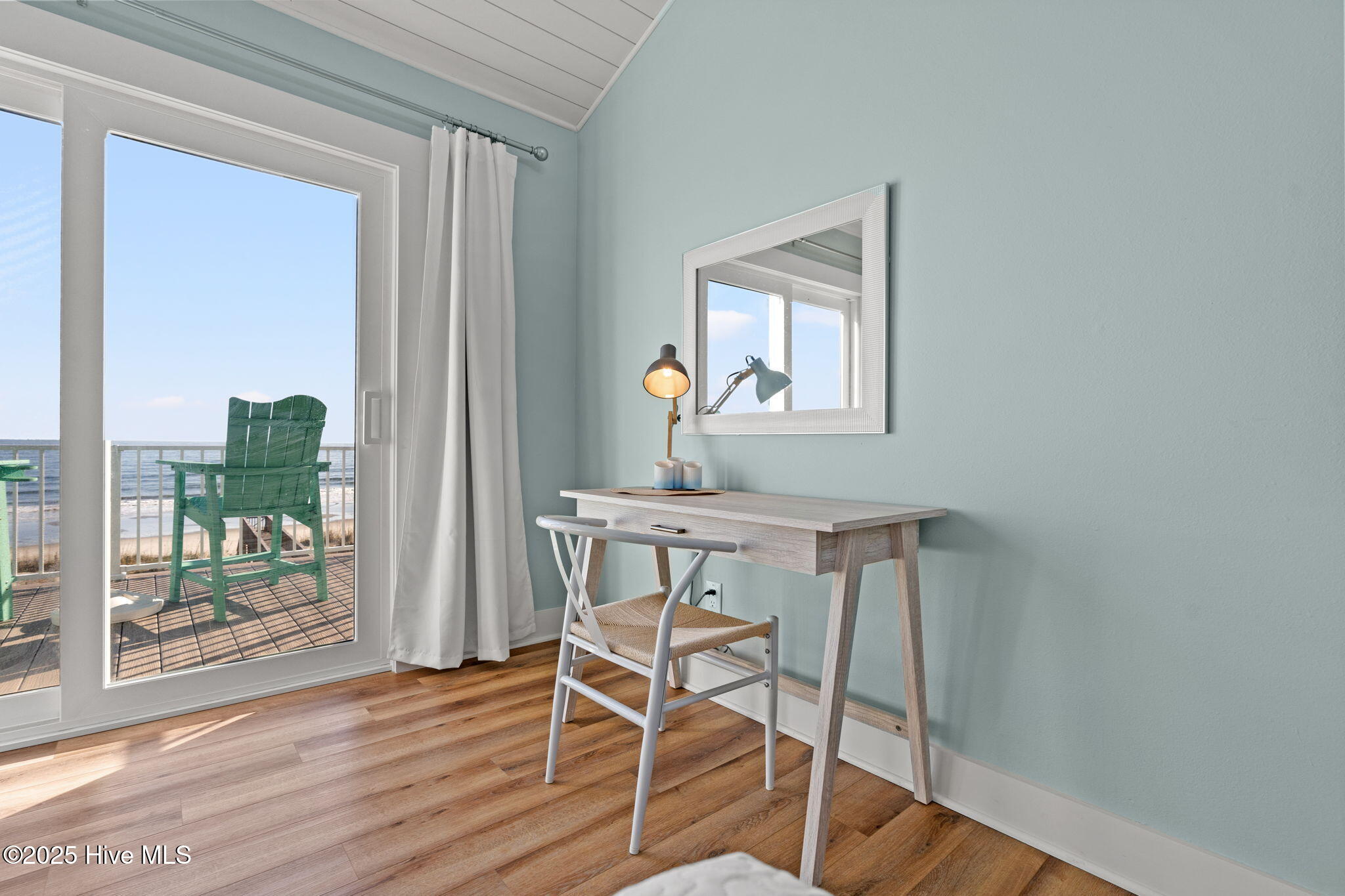 100540283 | Photo 32