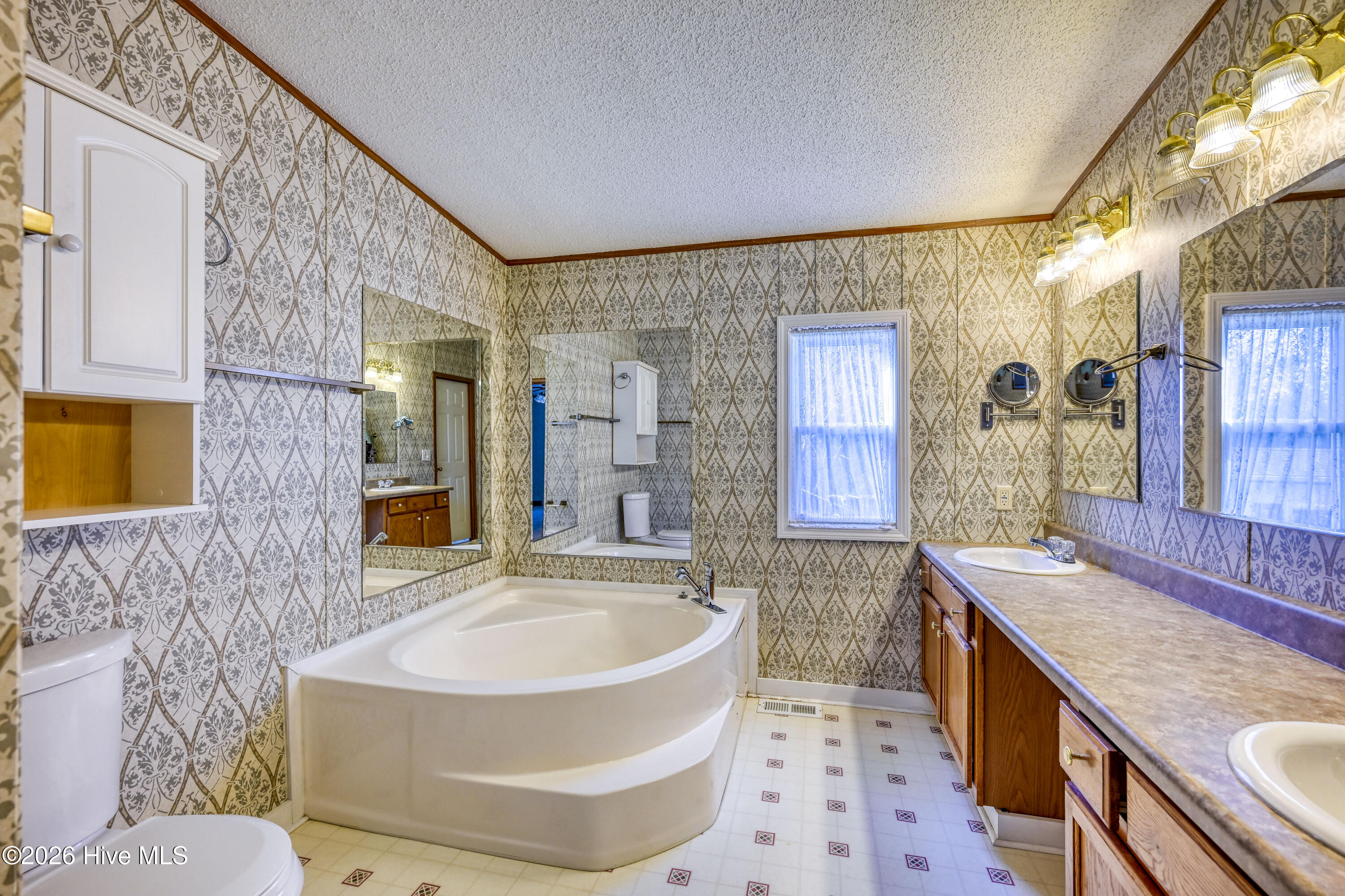 100557580 | Photo 23