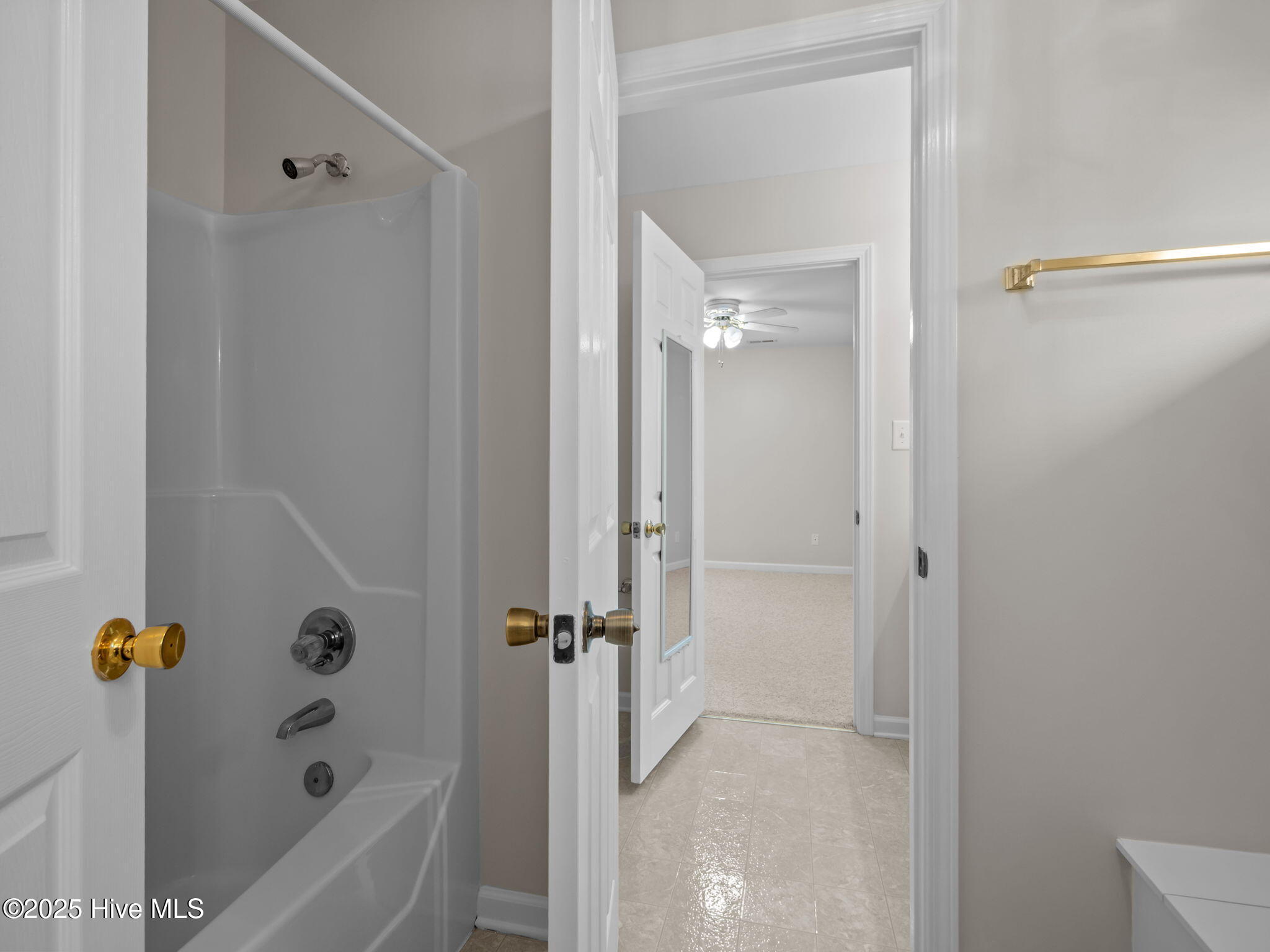 100536740 | Photo 27