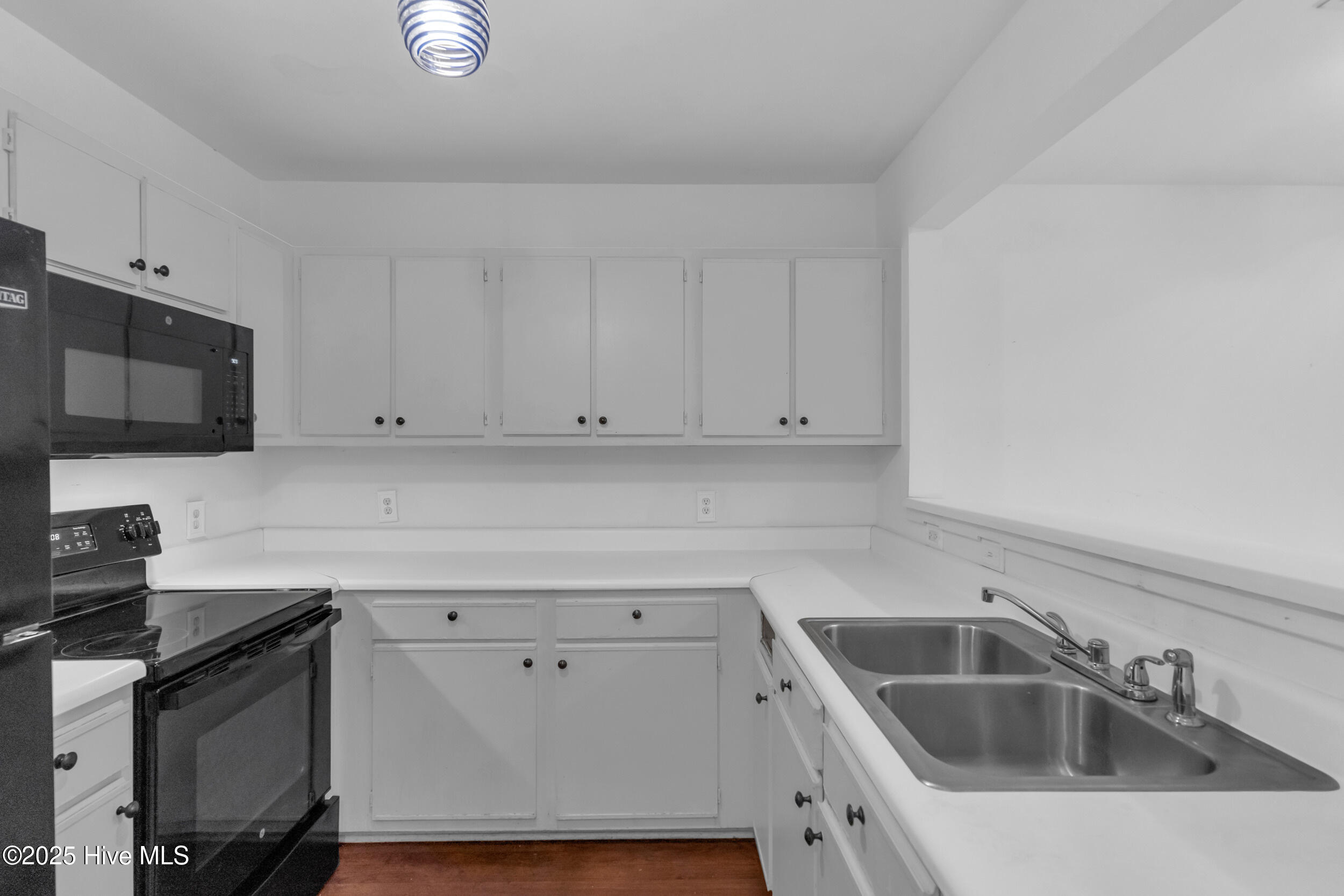 4804 College Road S, Wilmington, NC 28412 – photo 11: Kitchen