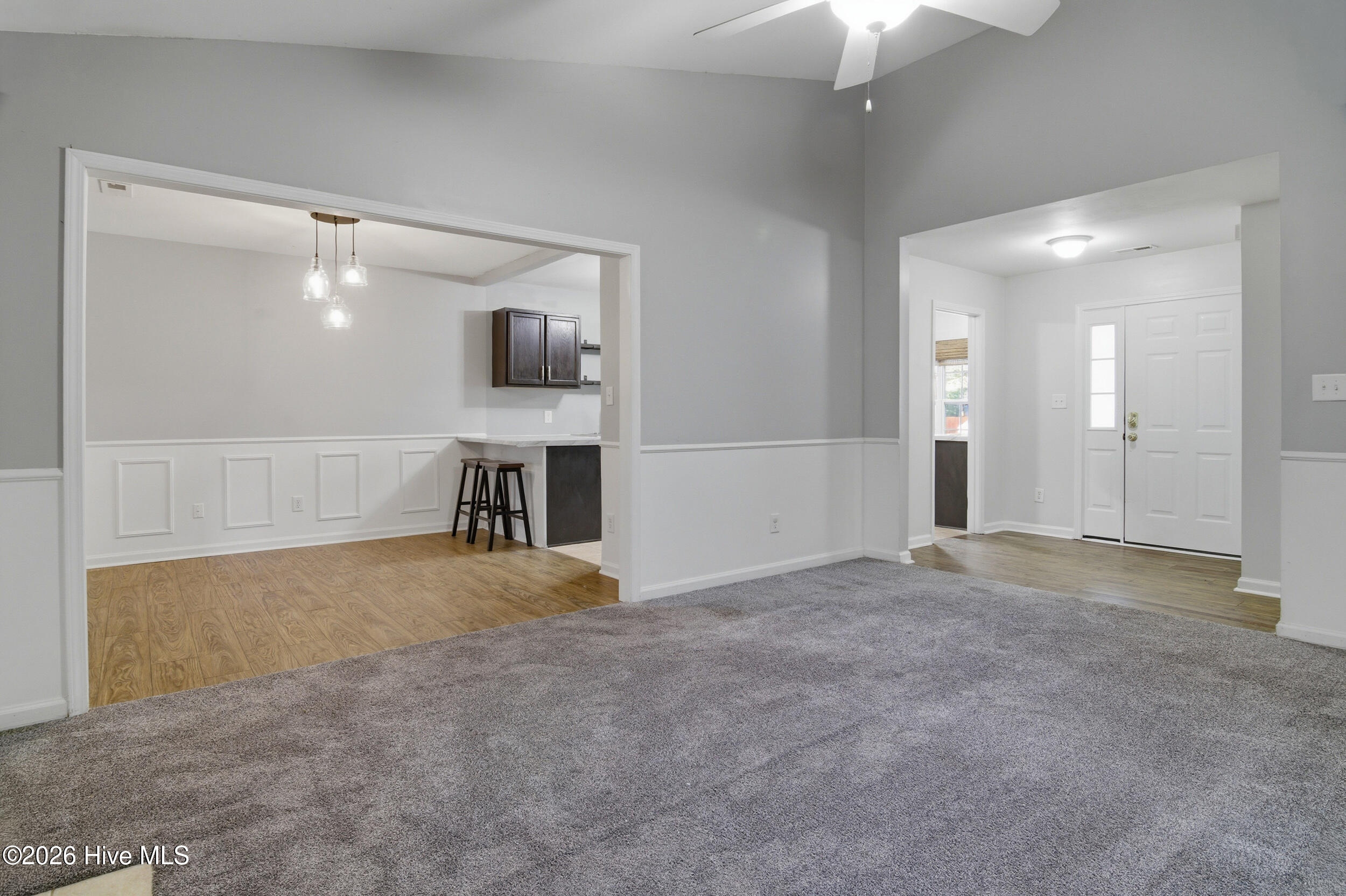 100548573 | Photo 12