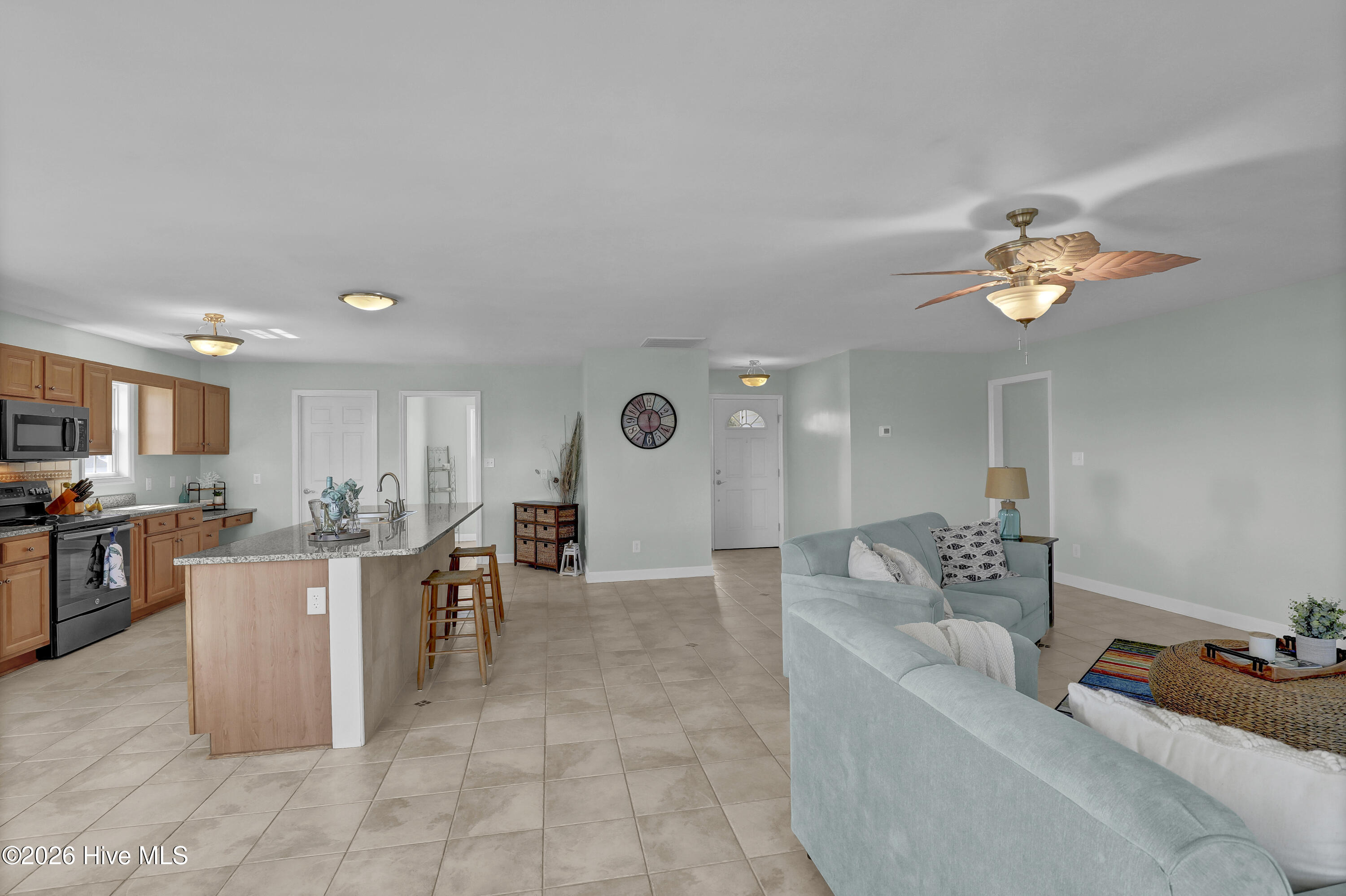 100561433 | Photo 12