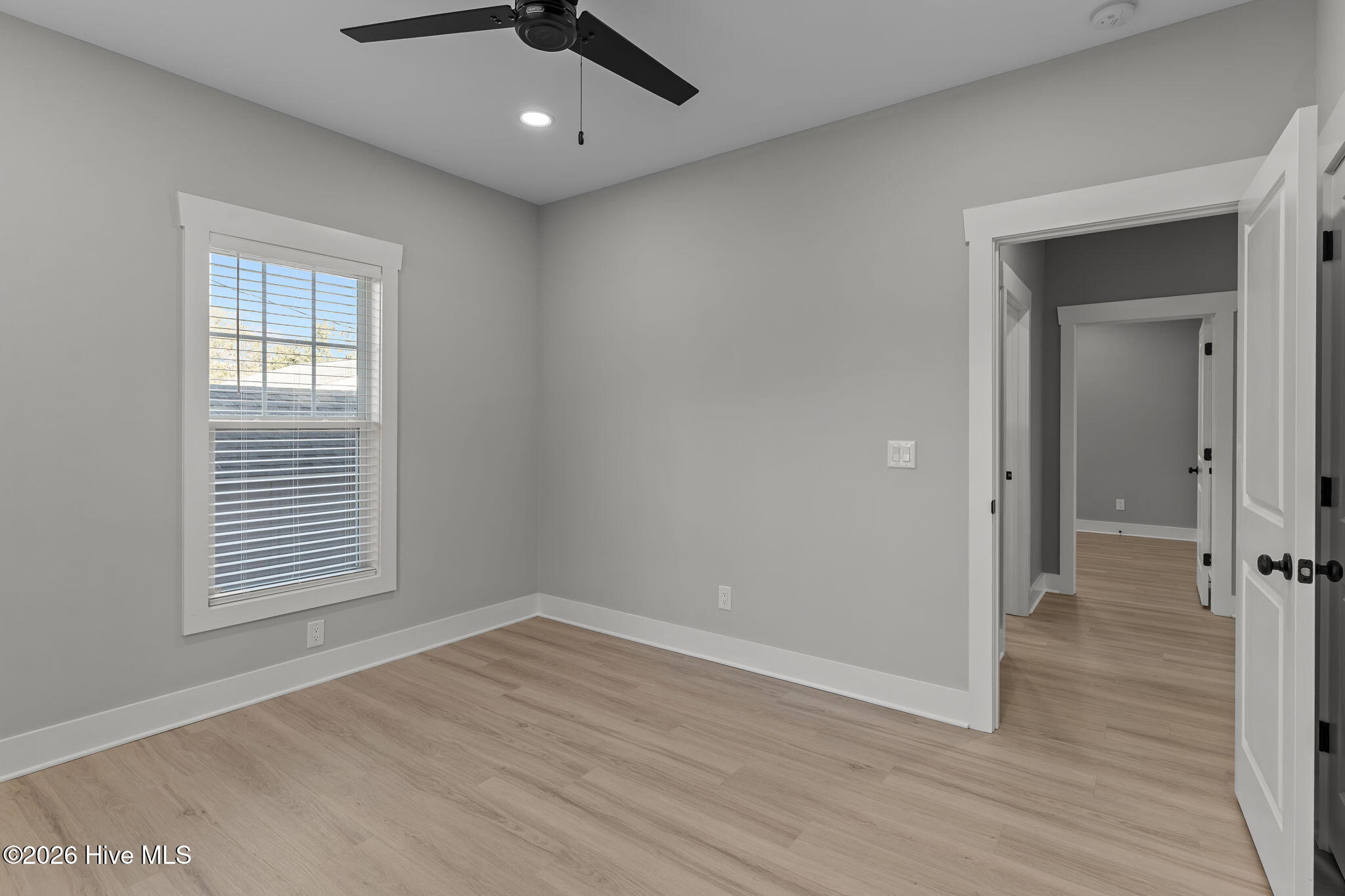 100548399 | Photo 40